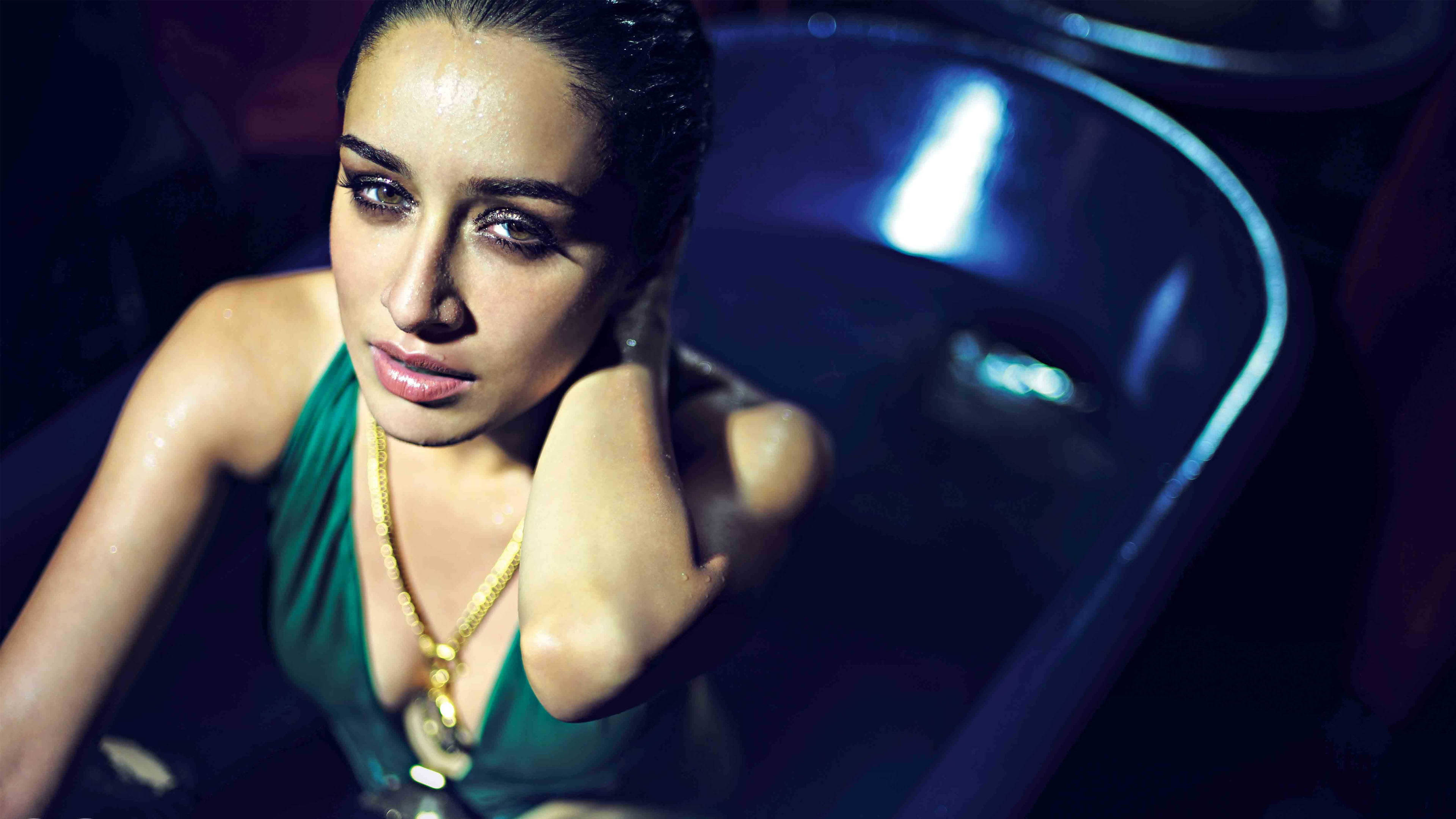 Shraddha Kapoor, green dress, gold necklace, 4K Desktop Wallpaper