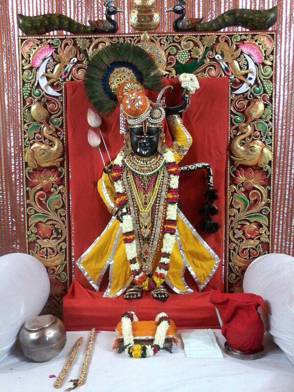 Shrinathji, red cloth, black-skinned deity, SD Phone Wallpaper