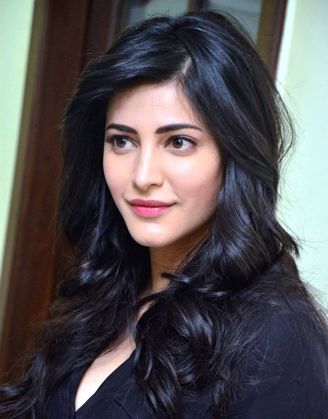 Shruti Hassan, curly hair, long dark wavy hair, HD Phone Wallpaper
