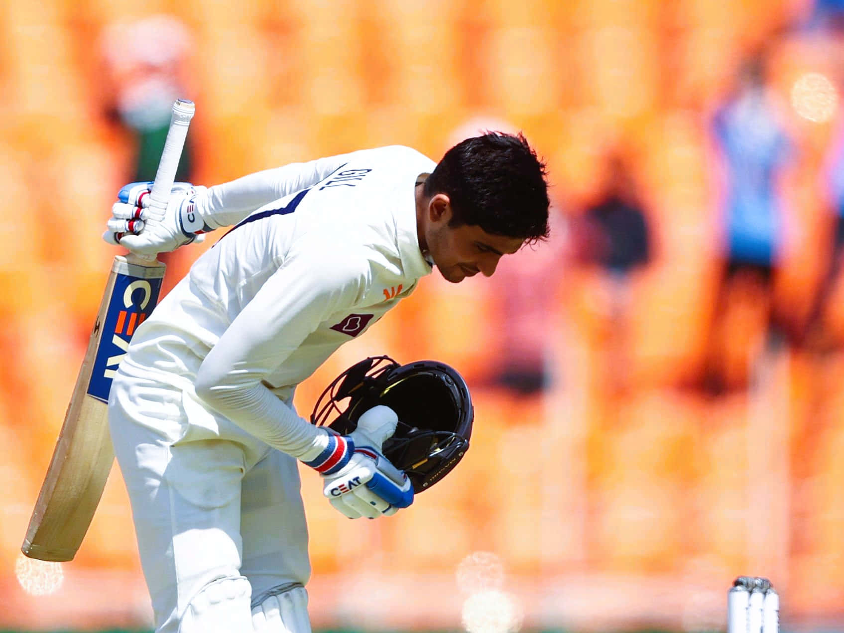 Shubman Gill, white uniform, bat, HD Desktop Wallpaper