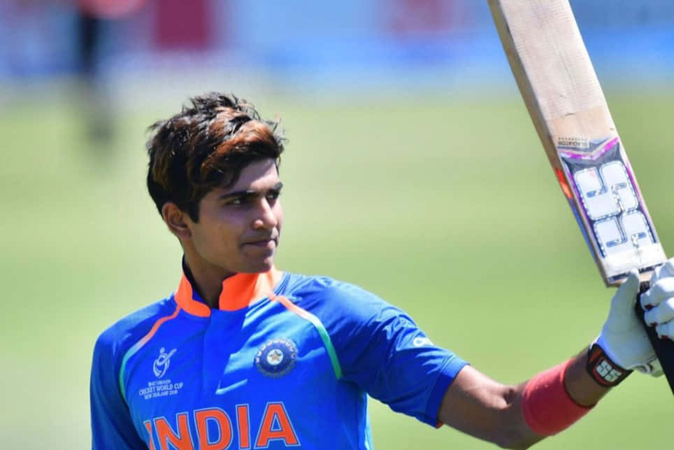 Shubman Gill, blue jersey, bat, SD Desktop Wallpaper