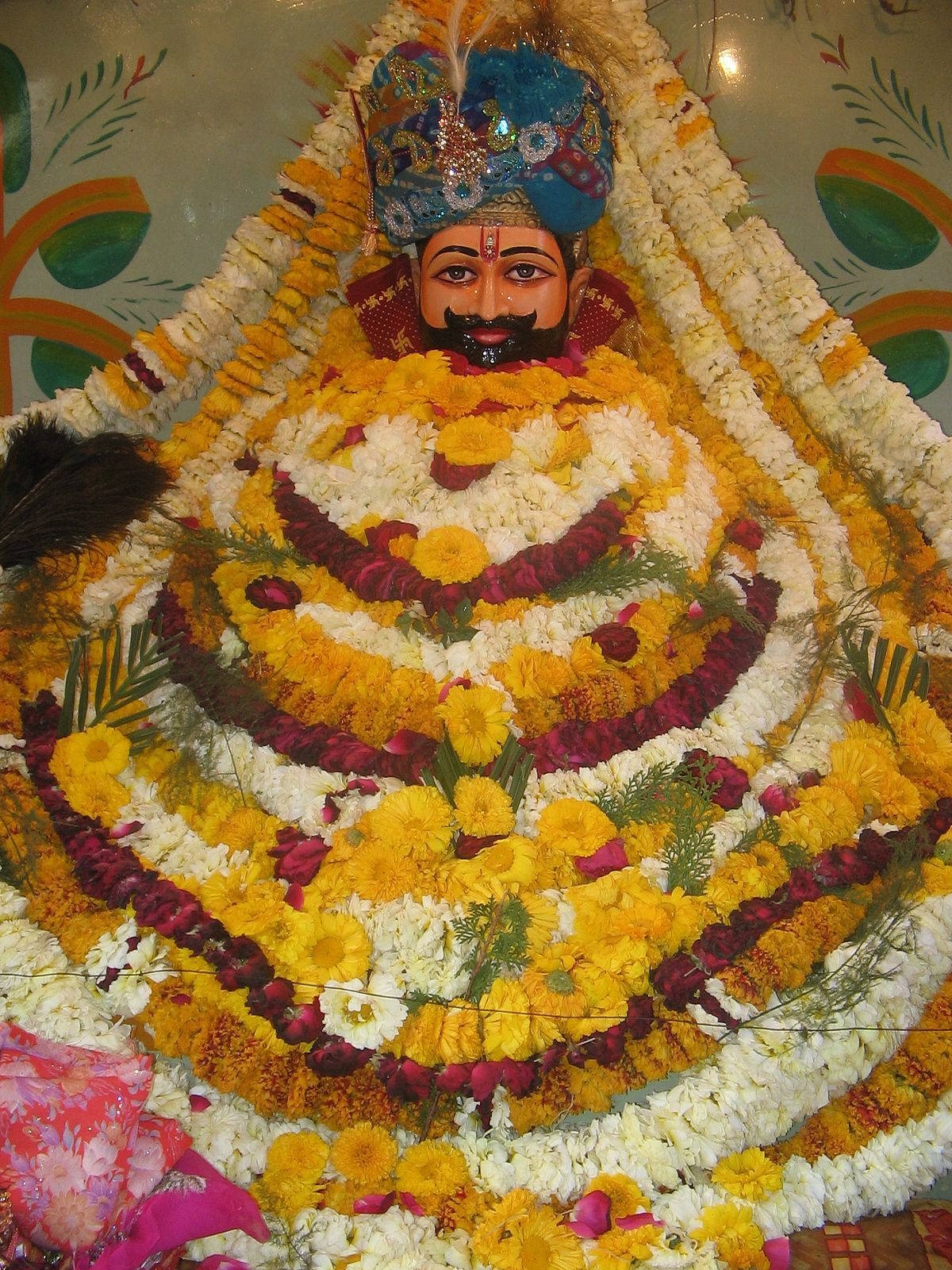 Shyam Baba, yellow garlands, white flower garlands, HD Phone Wallpaper