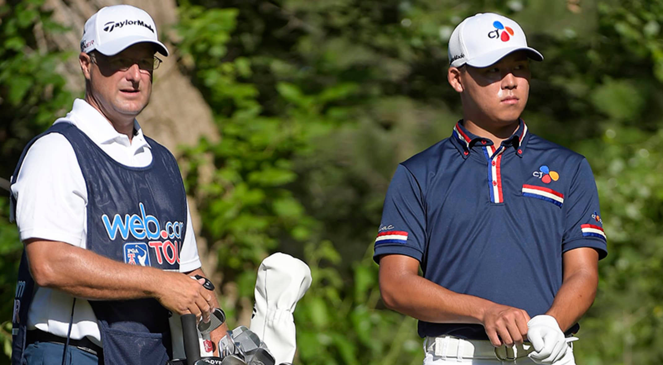 Si Woo Kim, caddie, blue and white attire, Full HD Desktop Wallpaper