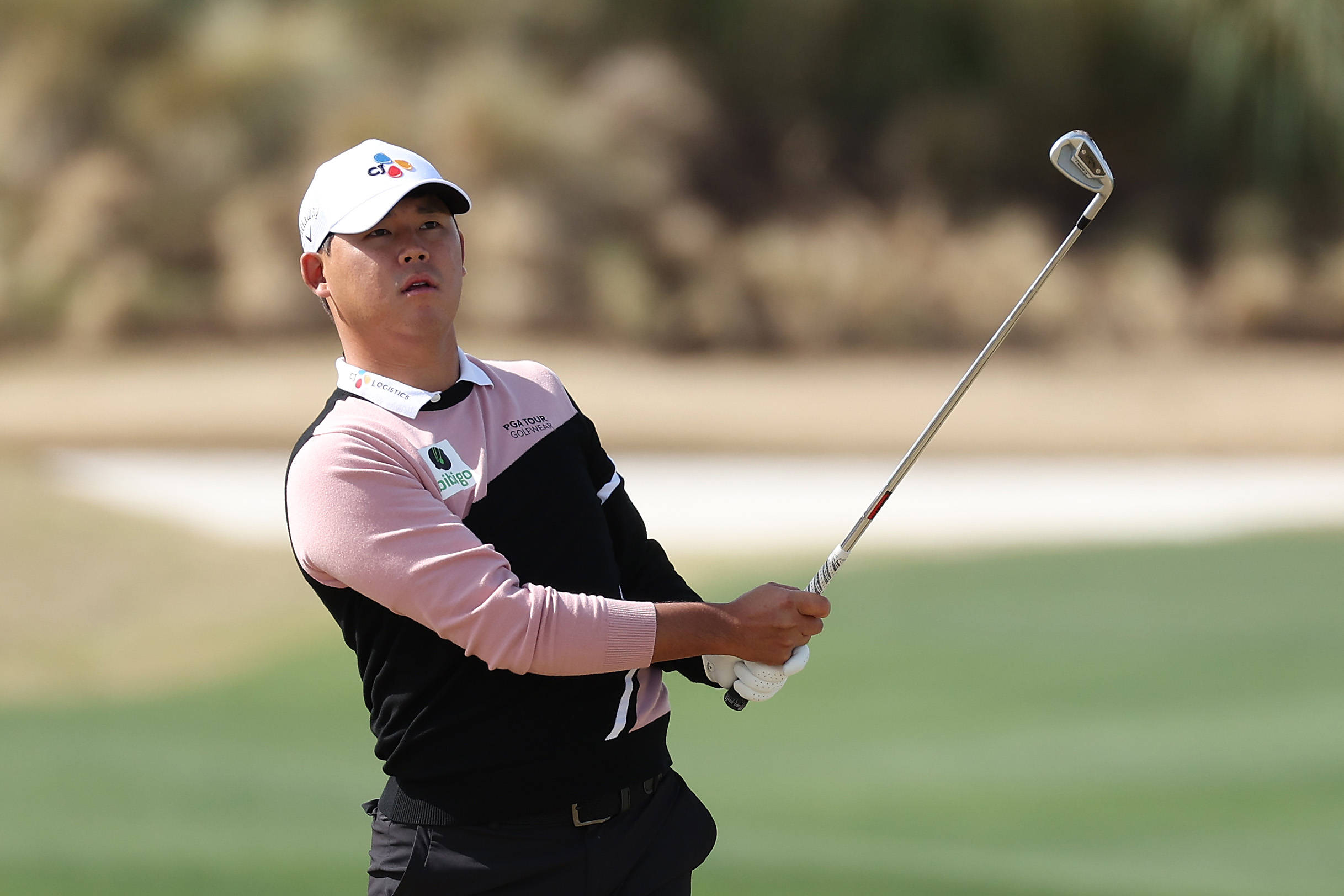 Si Woo Kim, mid-swing, sunlit course, Full HD Desktop Wallpaper