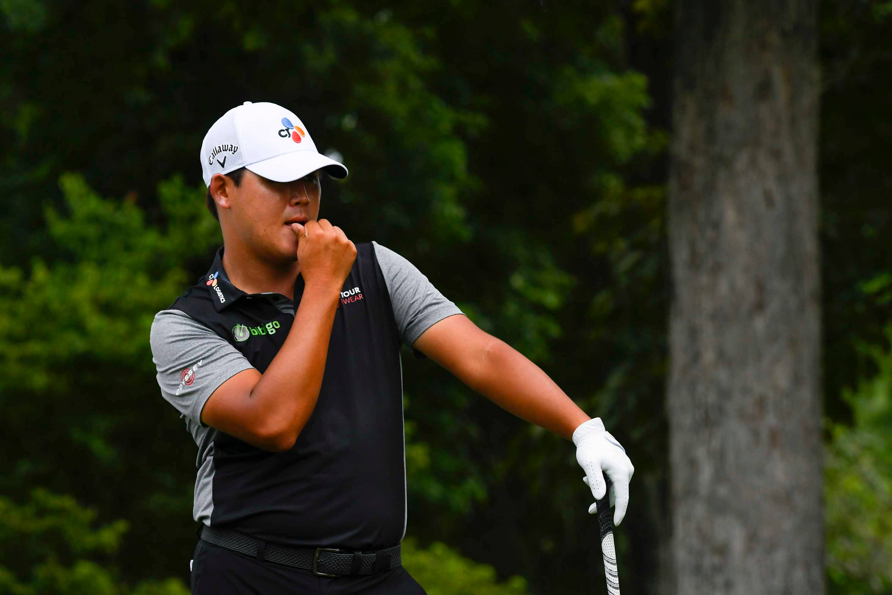 Si Woo Kim, white cap, black vest, 2K Desktop Wallpaper
