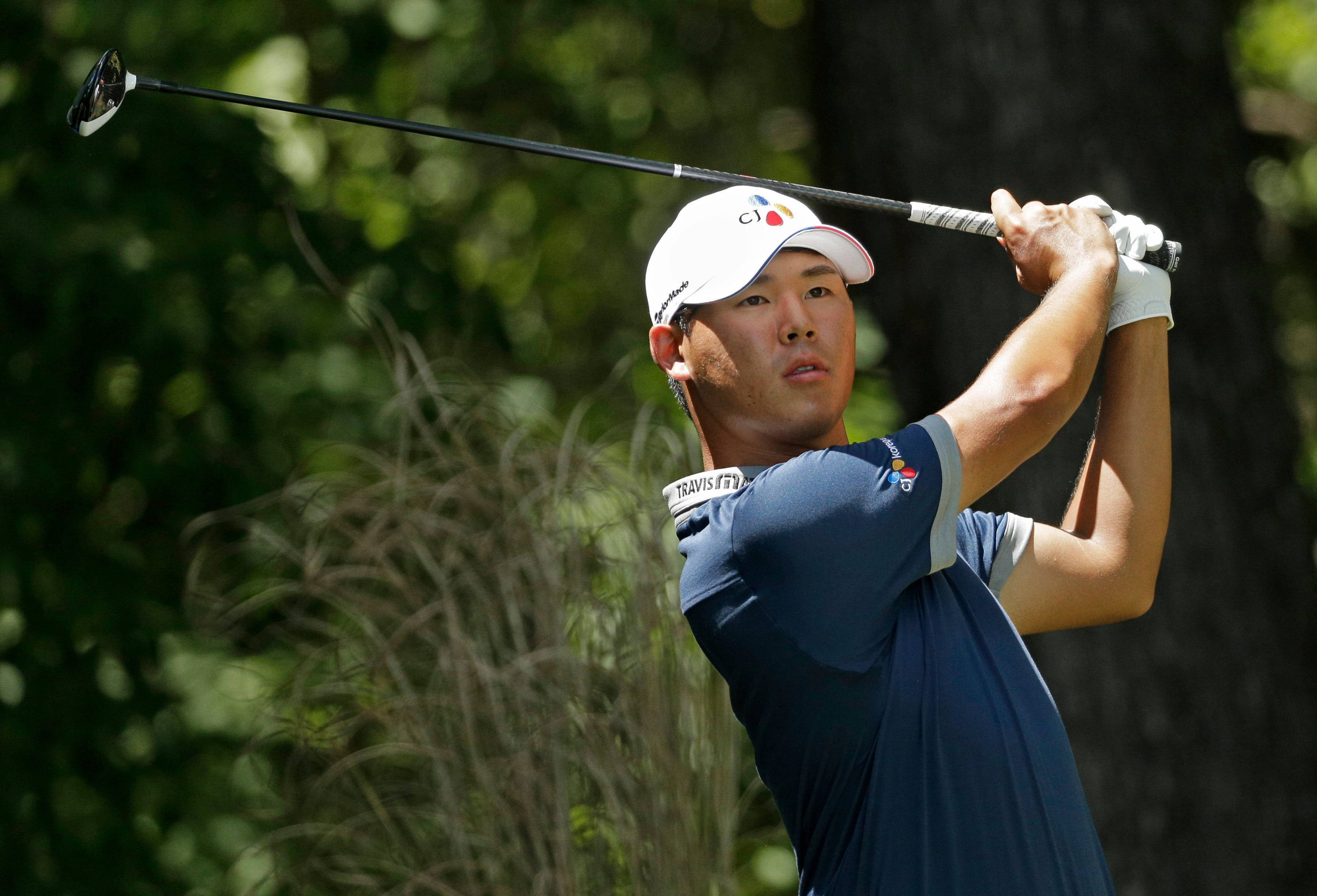 Si Woo Kim, golfer, mid-swing, 2K Desktop Wallpaper
