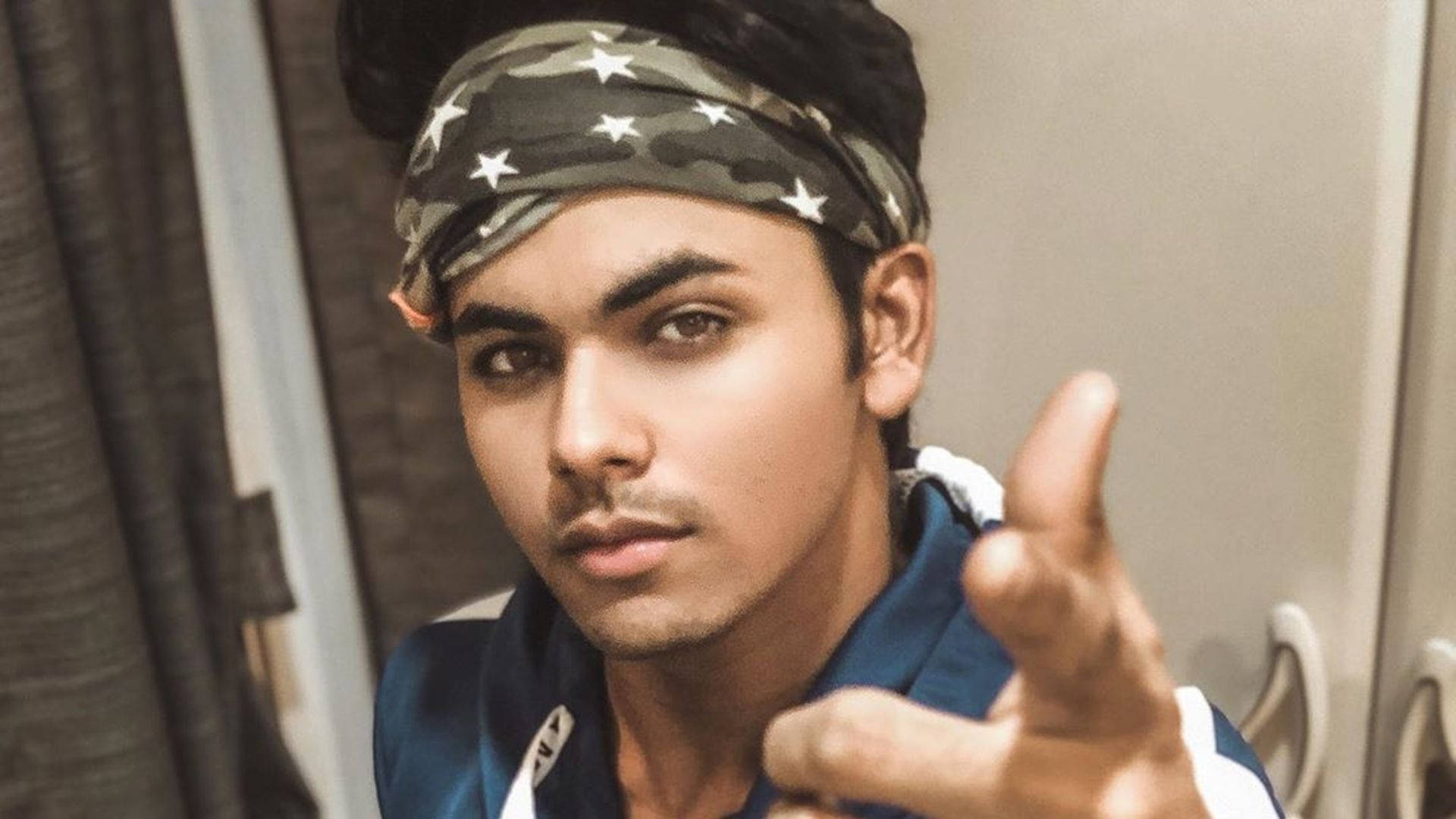 Siddharth Nigam, bandana, star-patterned headband, Full HD Desktop Wallpaper
