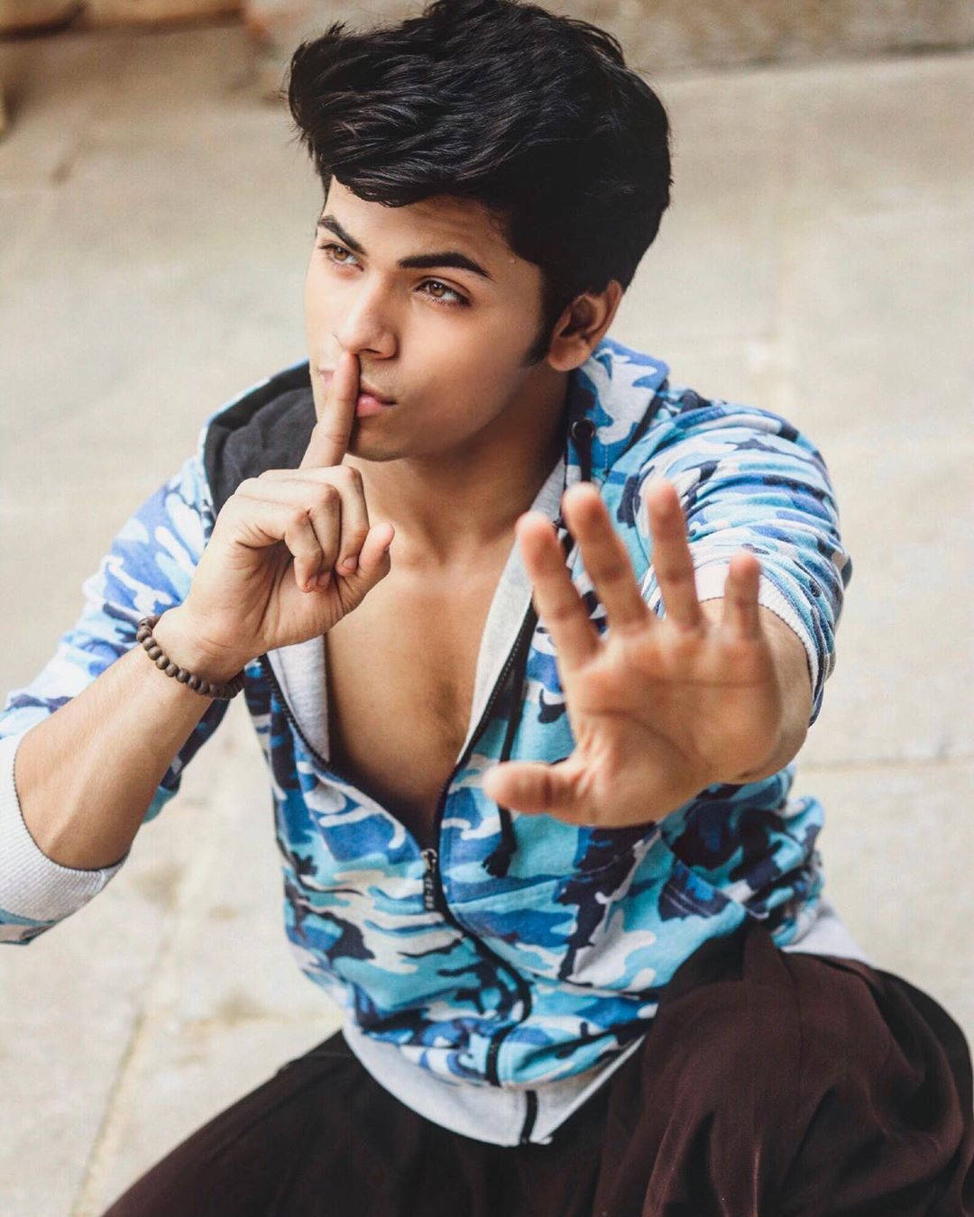 Siddharth Nigam, blue camouflage hoodie, concrete, HD Phone Wallpaper
