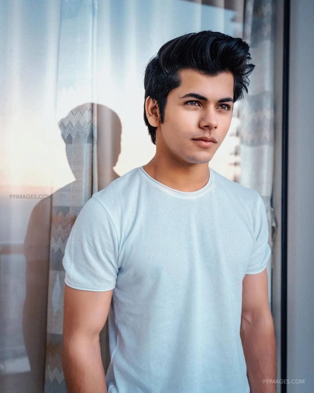 Siddharth Nigam, light blue t-shirt, soft daylight, HD Phone Wallpaper
