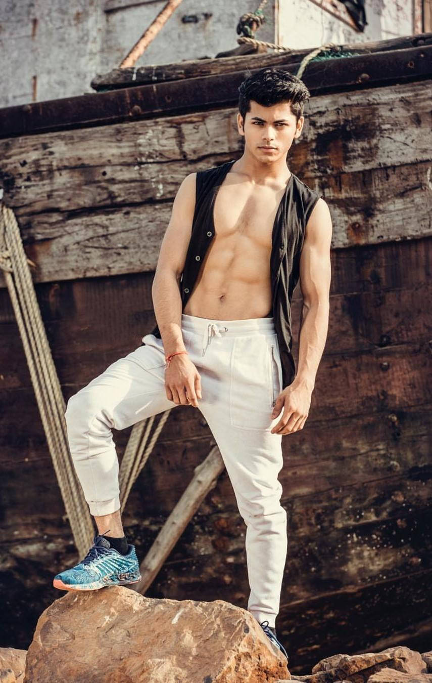 Siddharth Nigam, white pants, blue sneakers, HD Phone Wallpaper
