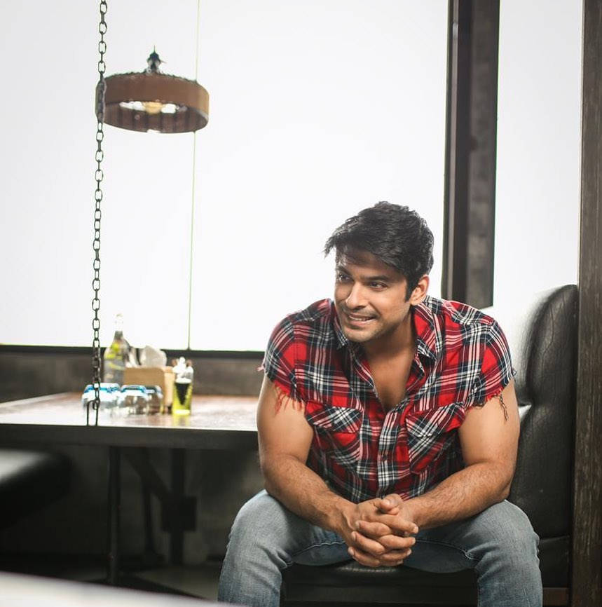 Sidharth Shukla, red plaid shirt, hanging lamp, SD Phone Wallpaper