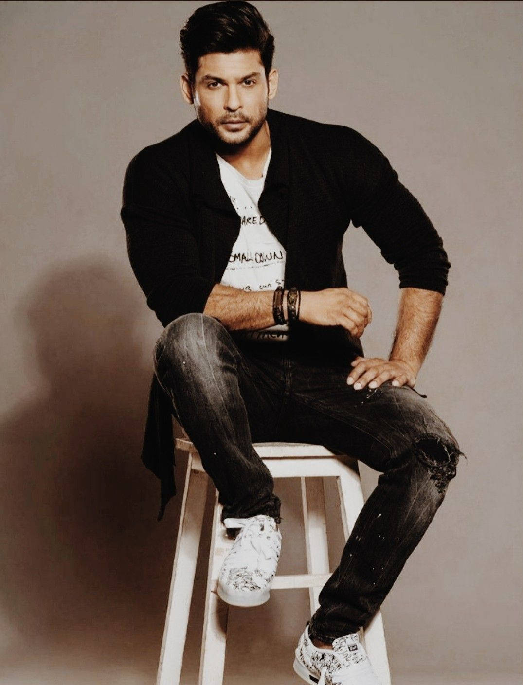 Sidharth Shukla, white stool, black cardigan, HD Phone Wallpaper