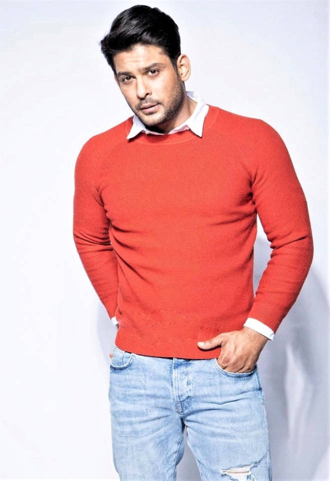 Sidharth Shukla, red sweater, ripped jeans, SD Phone Wallpaper