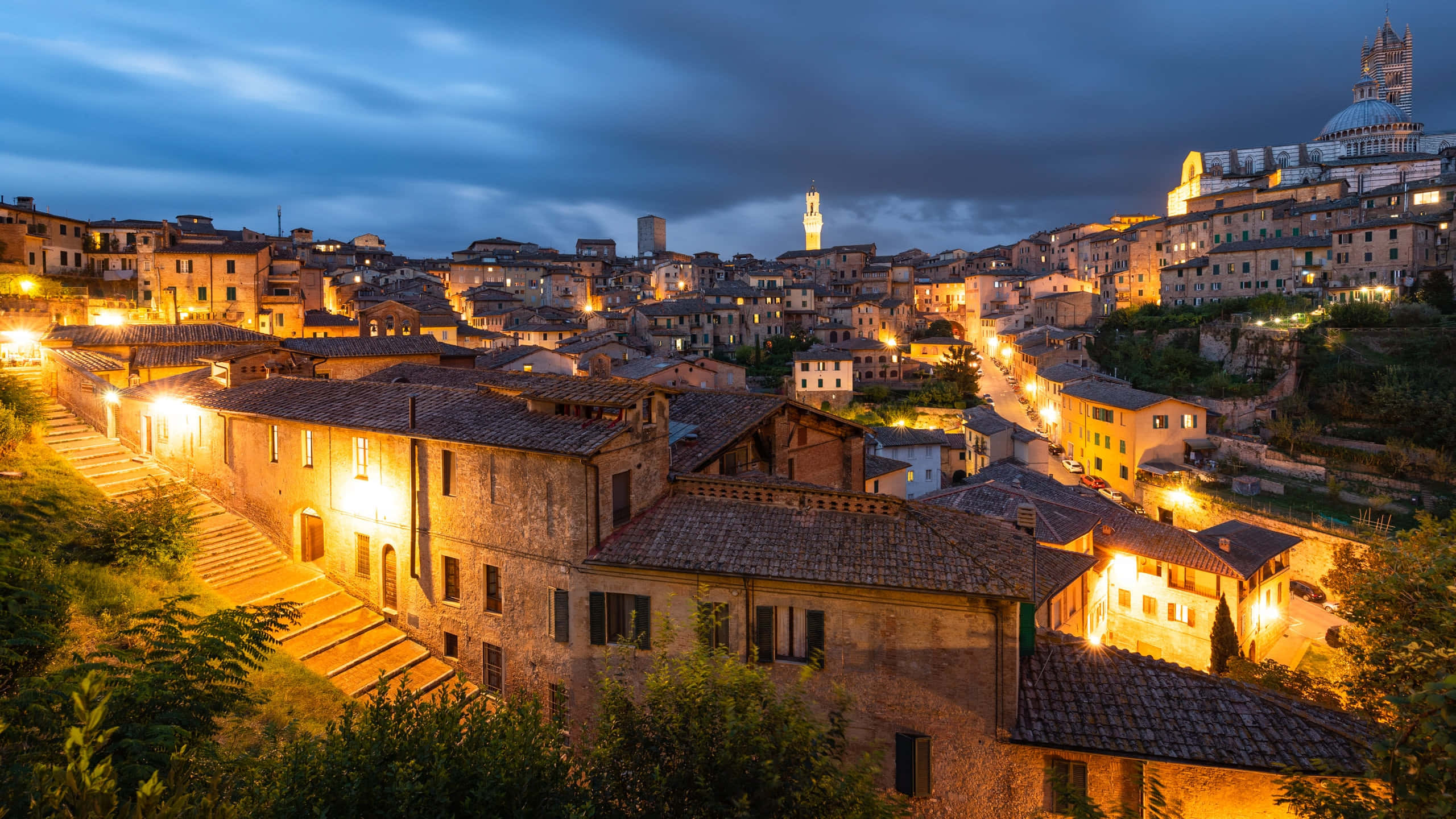 Siena, yellow lit brick houses, twilight, 2K Desktop Wallpaper