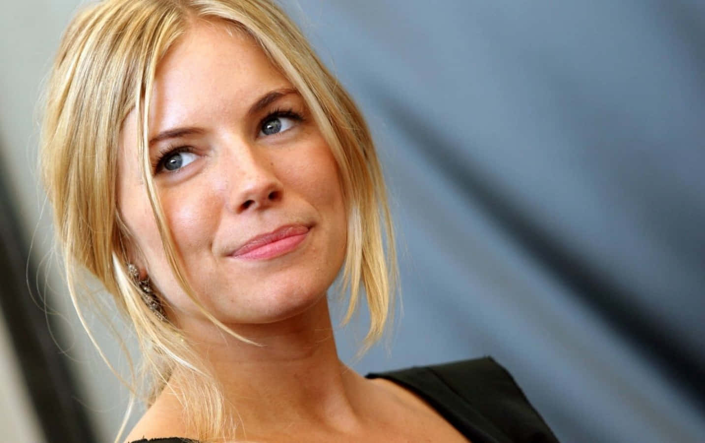 Sienna Miller, blonde woman, gentle smile, HD Desktop Wallpaper