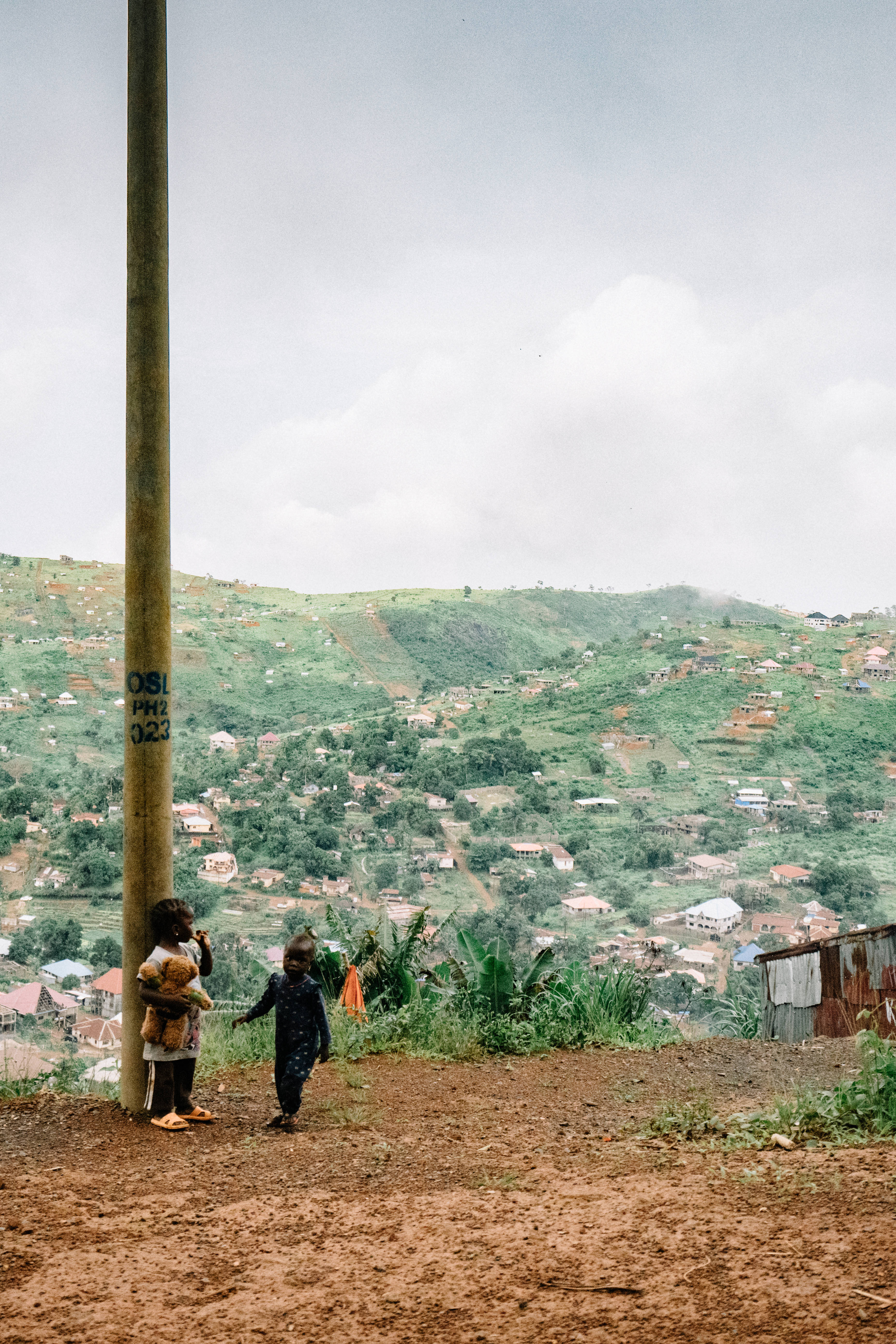 children, hill, Sierra Leone, 5K Phone Wallpaper