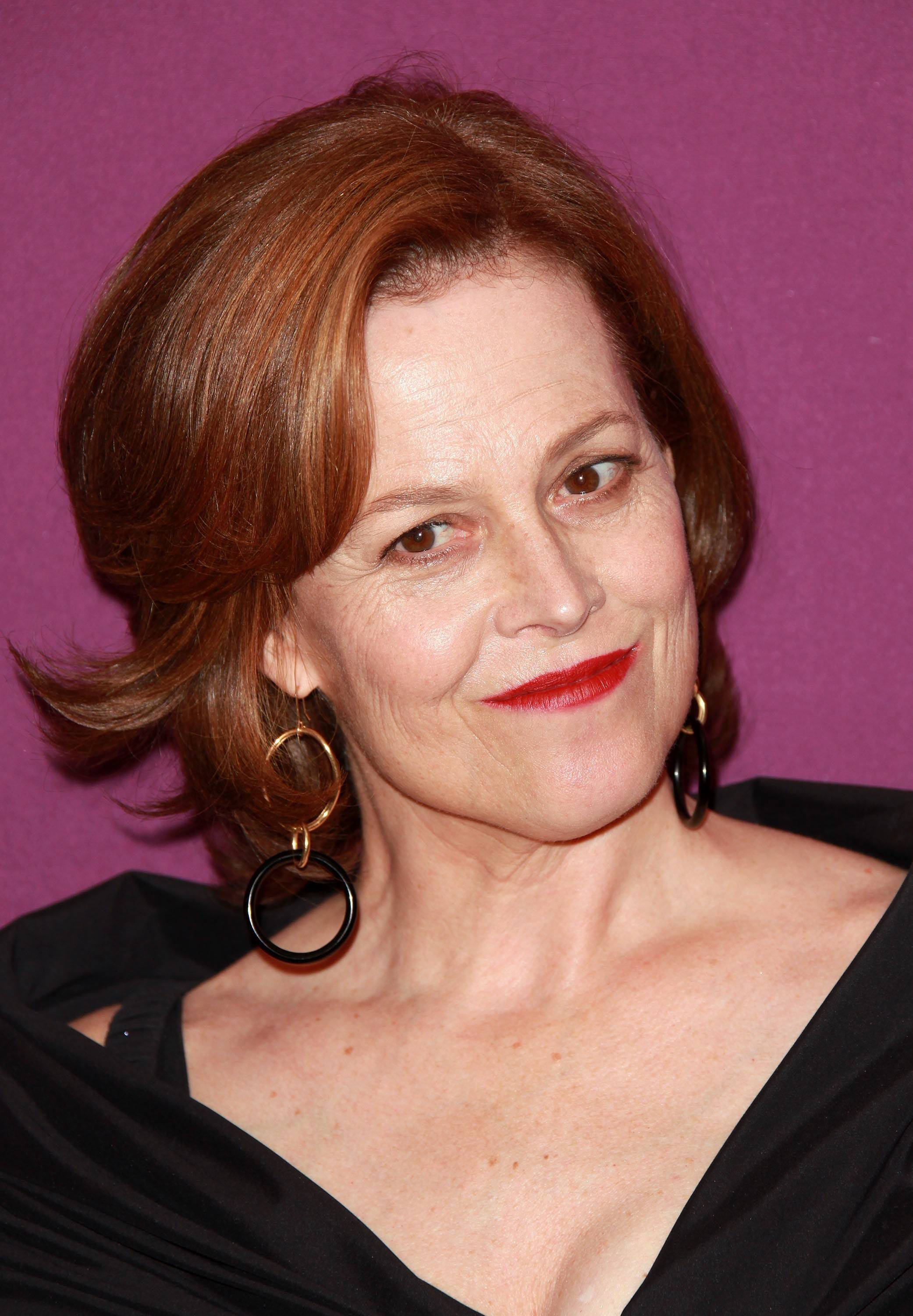Sigourney Weaver, auburn hair, bold red lipstick, 2K Phone Wallpaper