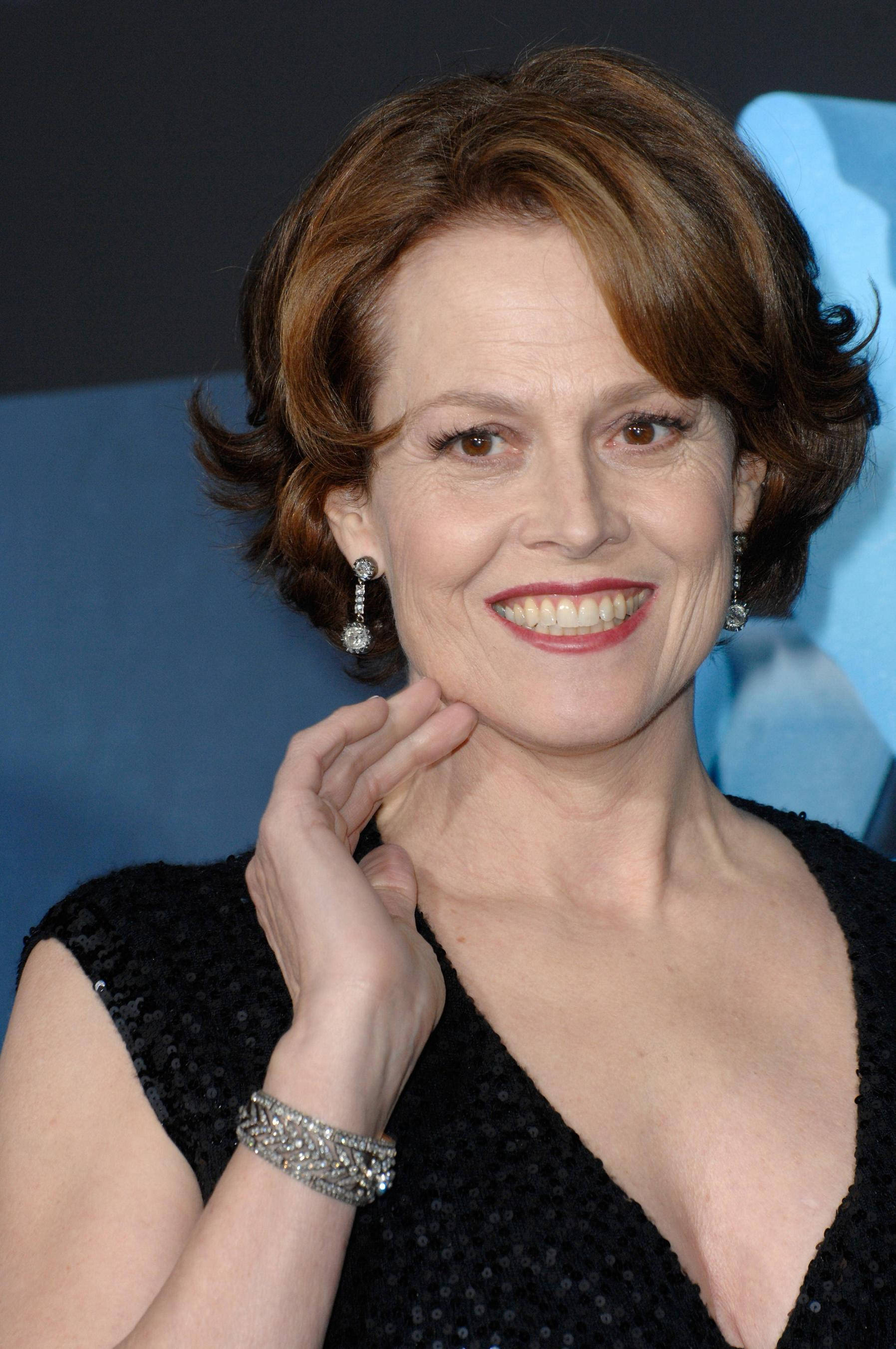 Sigourney Weaver, black sequined dress, diamond earrings, 2K Phone Wallpaper