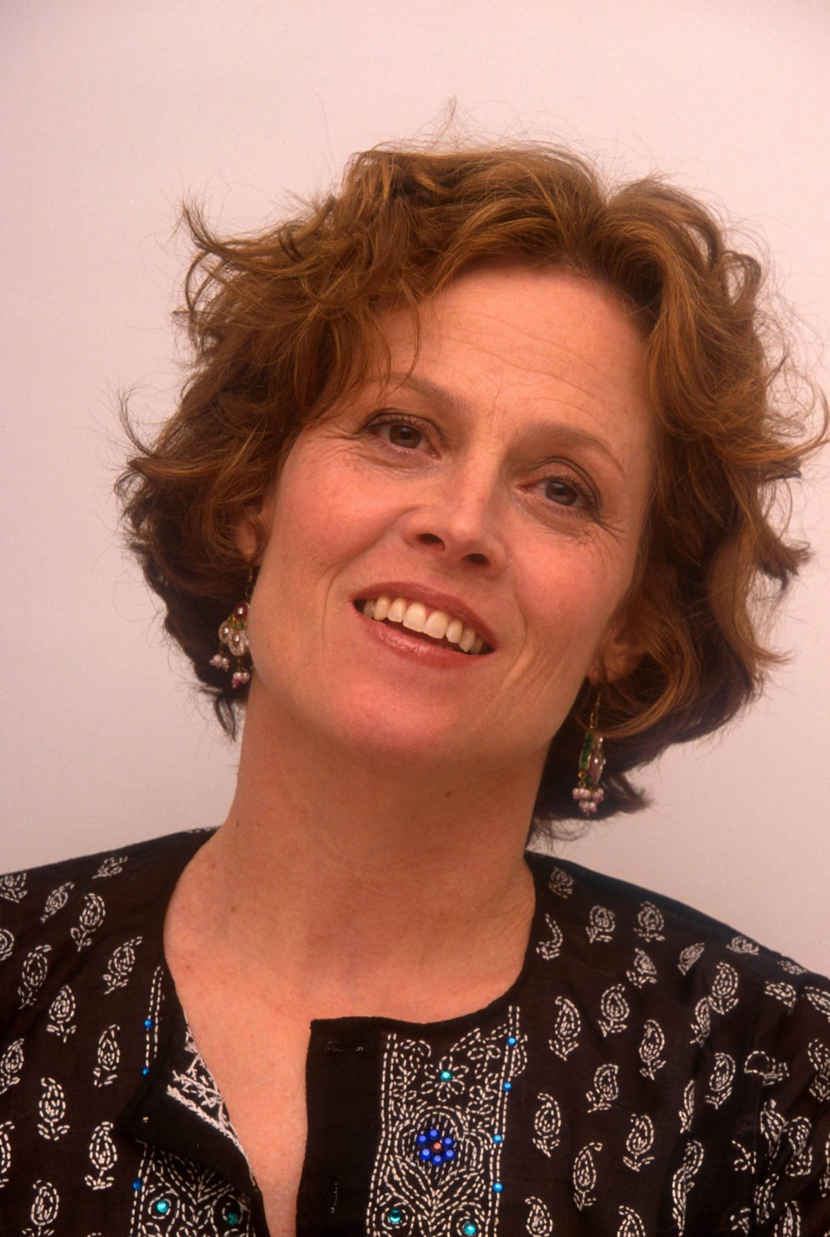 Sigourney Weaver, kurta, black patterned top, HD Phone Wallpaper