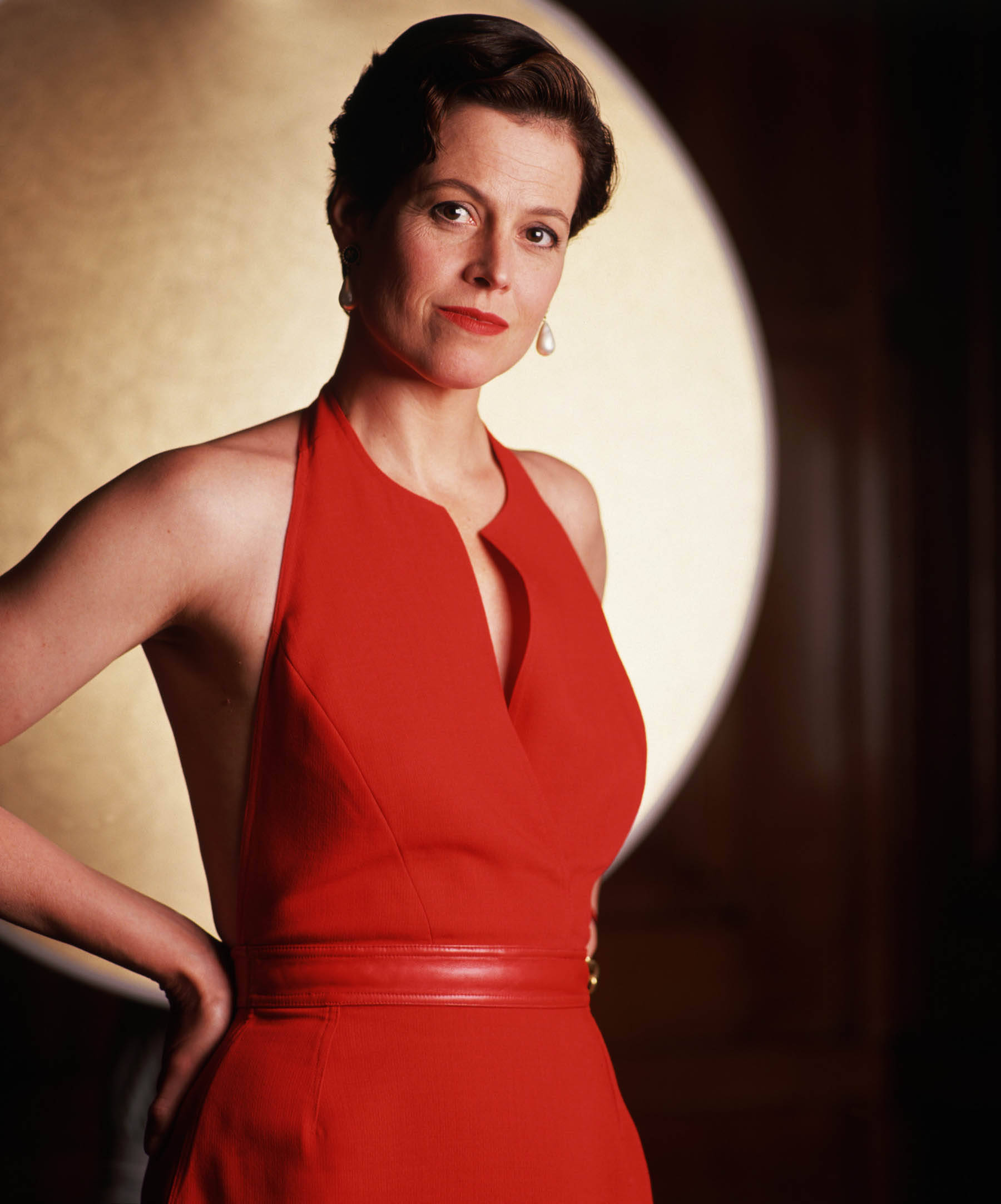 Sigourney Weaver, red halter dress, warm circular spotlight, Full HD Phone Wallpaper