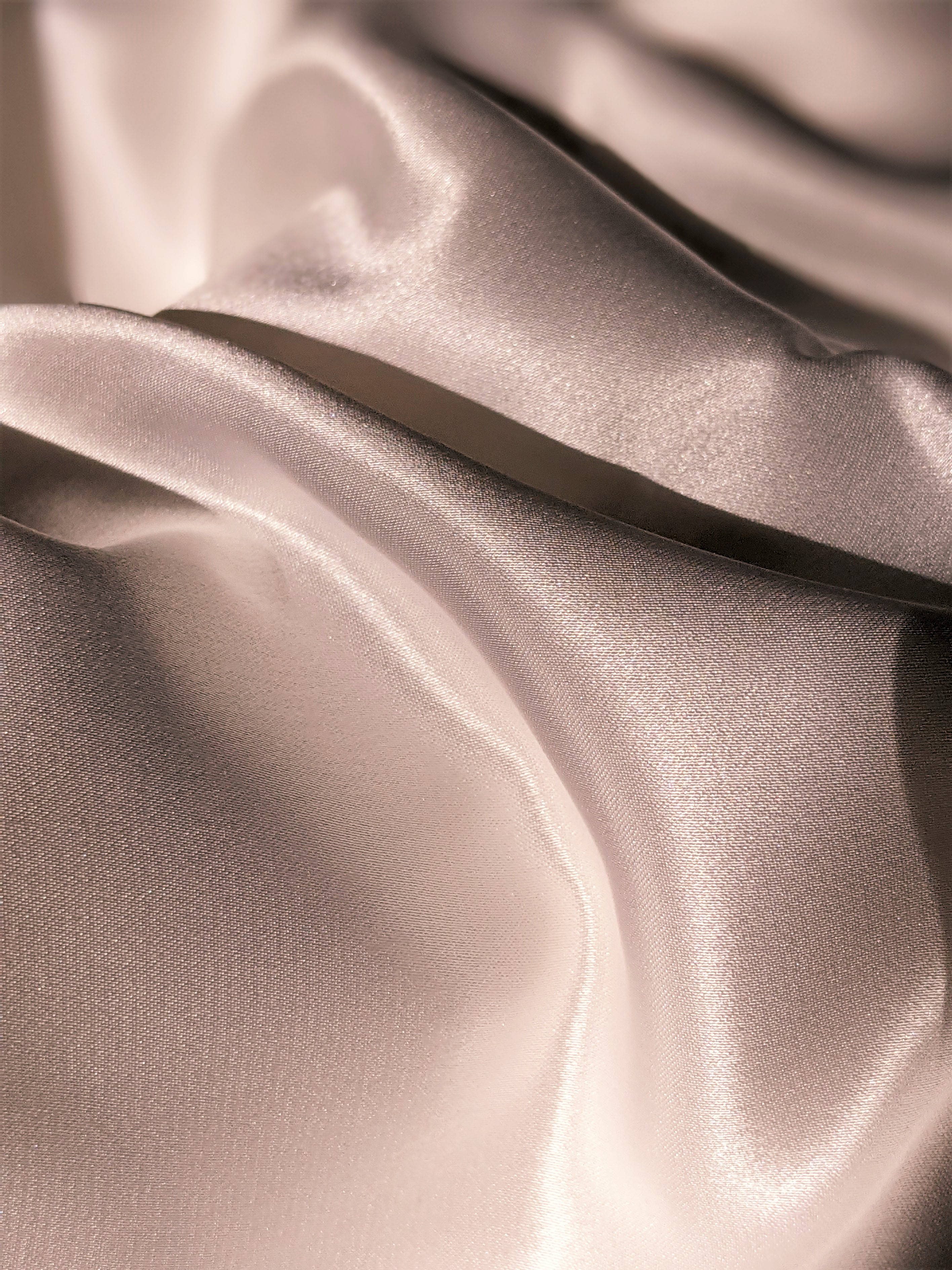 old rose silk fabric, champagne-colored silk, soft folds, 2K Phone Wallpaper