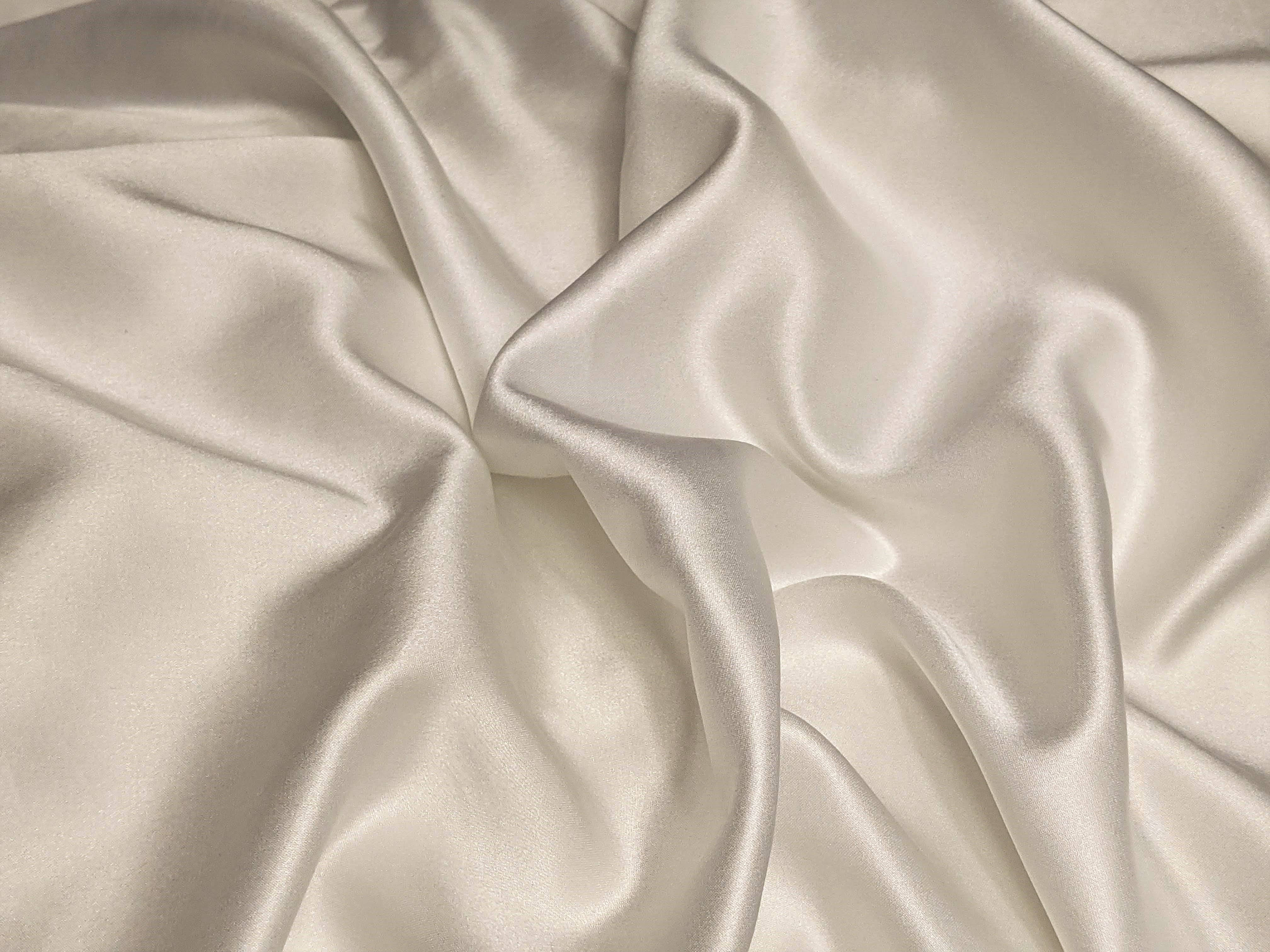 rippled white silk fabric, cream satin fabric, soft folds, 4K Desktop Wallpaper