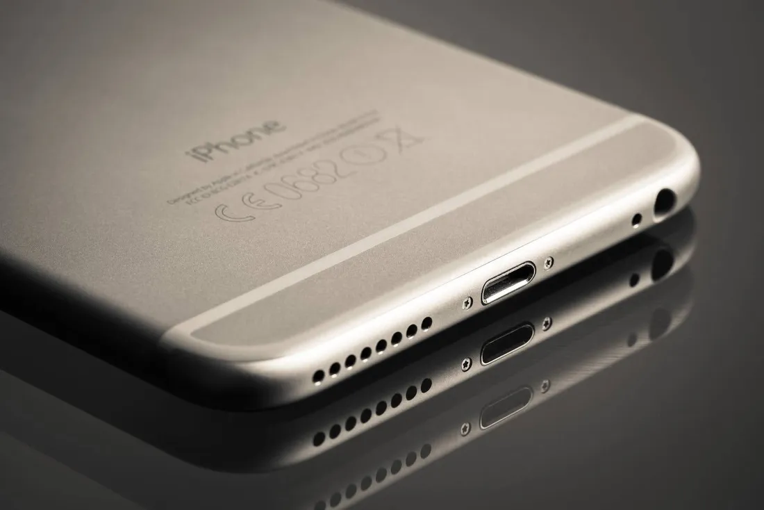 Silver Aesthetic iPhone