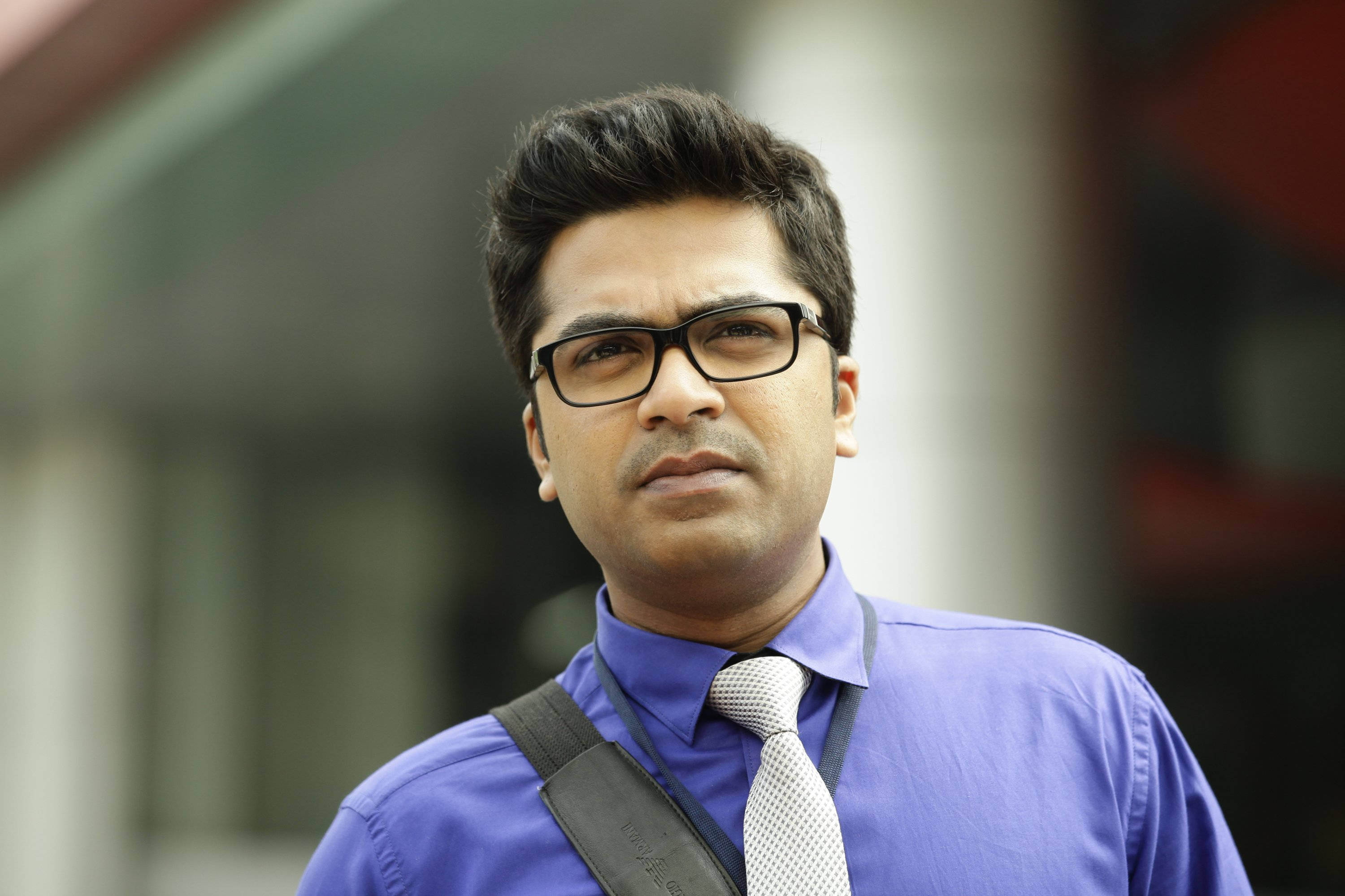 Simbu, purple shirt, glasses, 2K Desktop Wallpaper