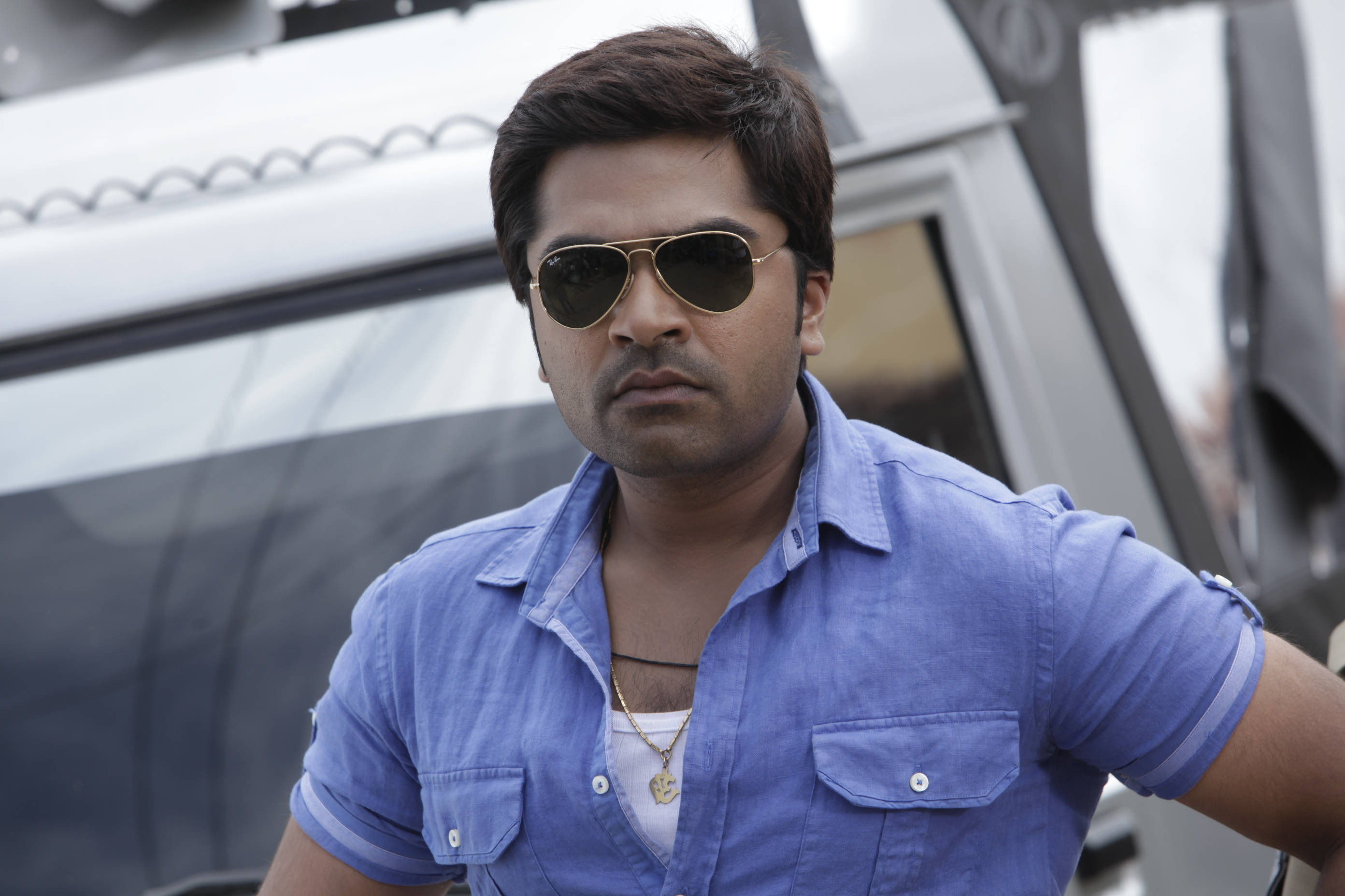 Simbu, aviator sunglasses, blue shirt, 2K Desktop Wallpaper