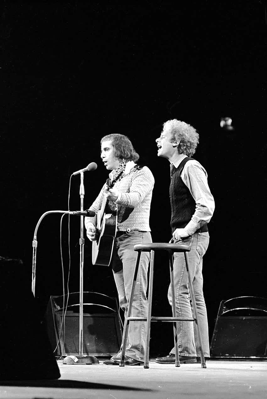 Simon And Garfunkel, stage, guitar, SD Phone Wallpaper