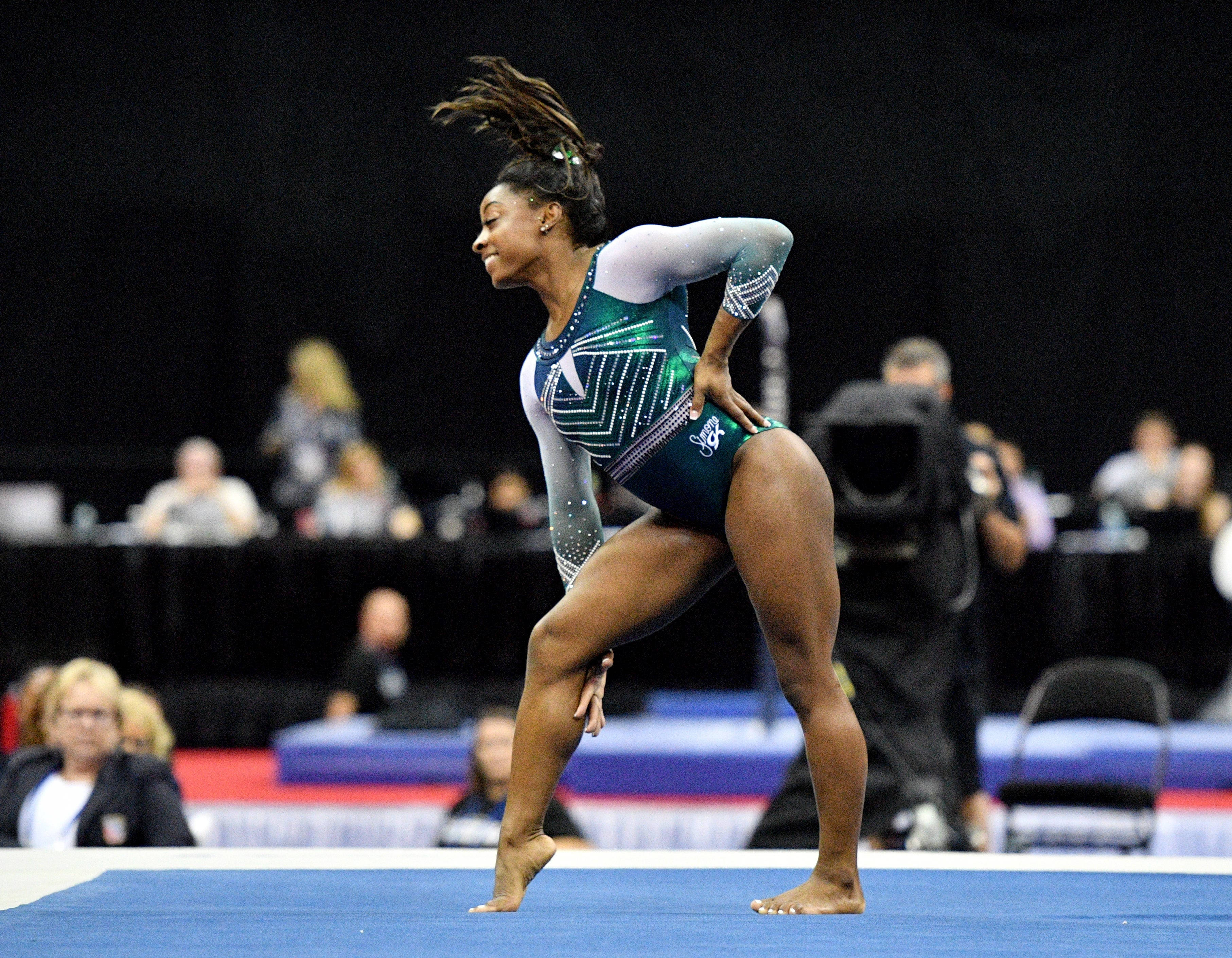 Simon Biles, teal and silver leotard, blue floor mat, 2K Desktop Wallpaper