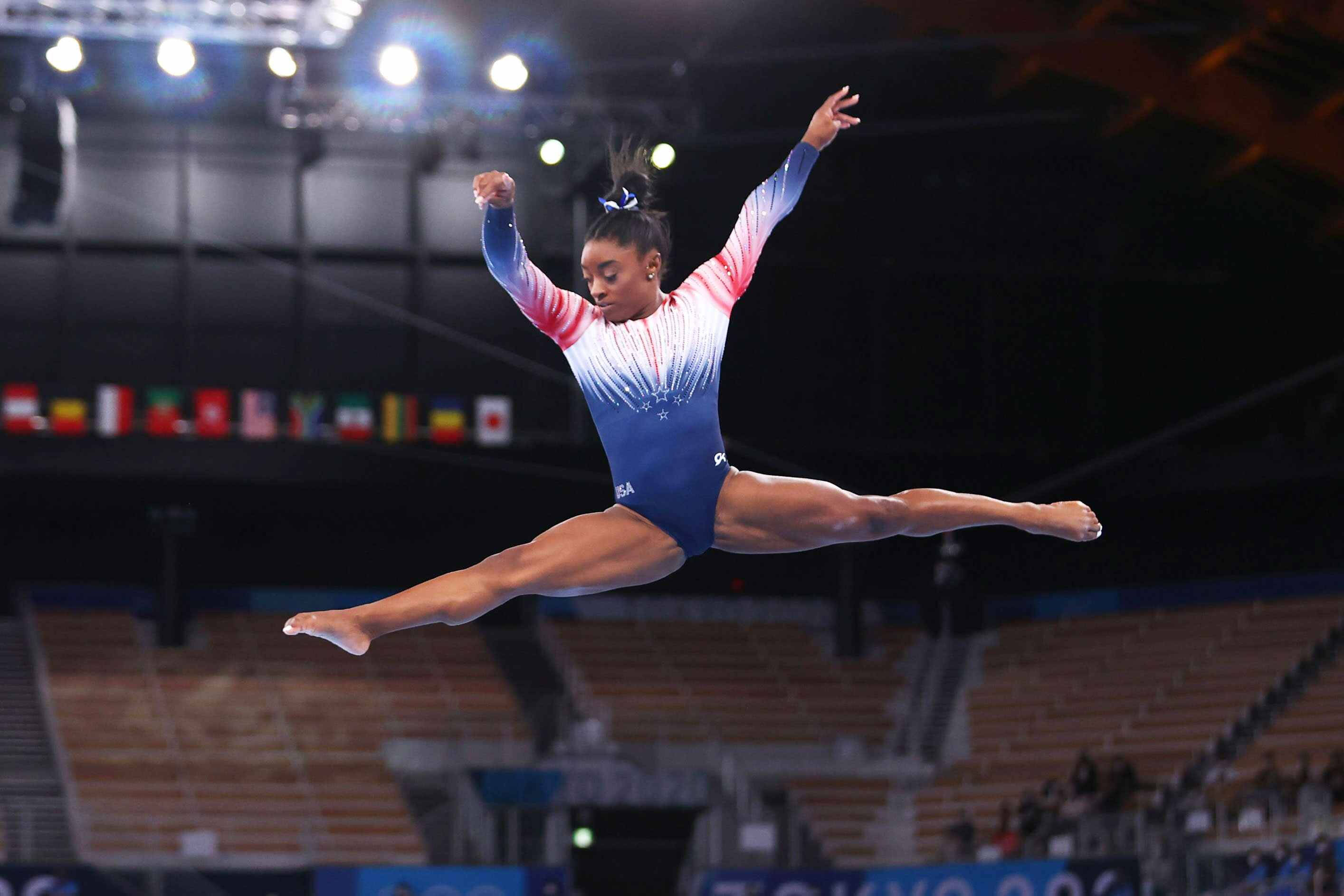 Simon Biles, blue red and white leotard, split leap, 2K Desktop Wallpaper