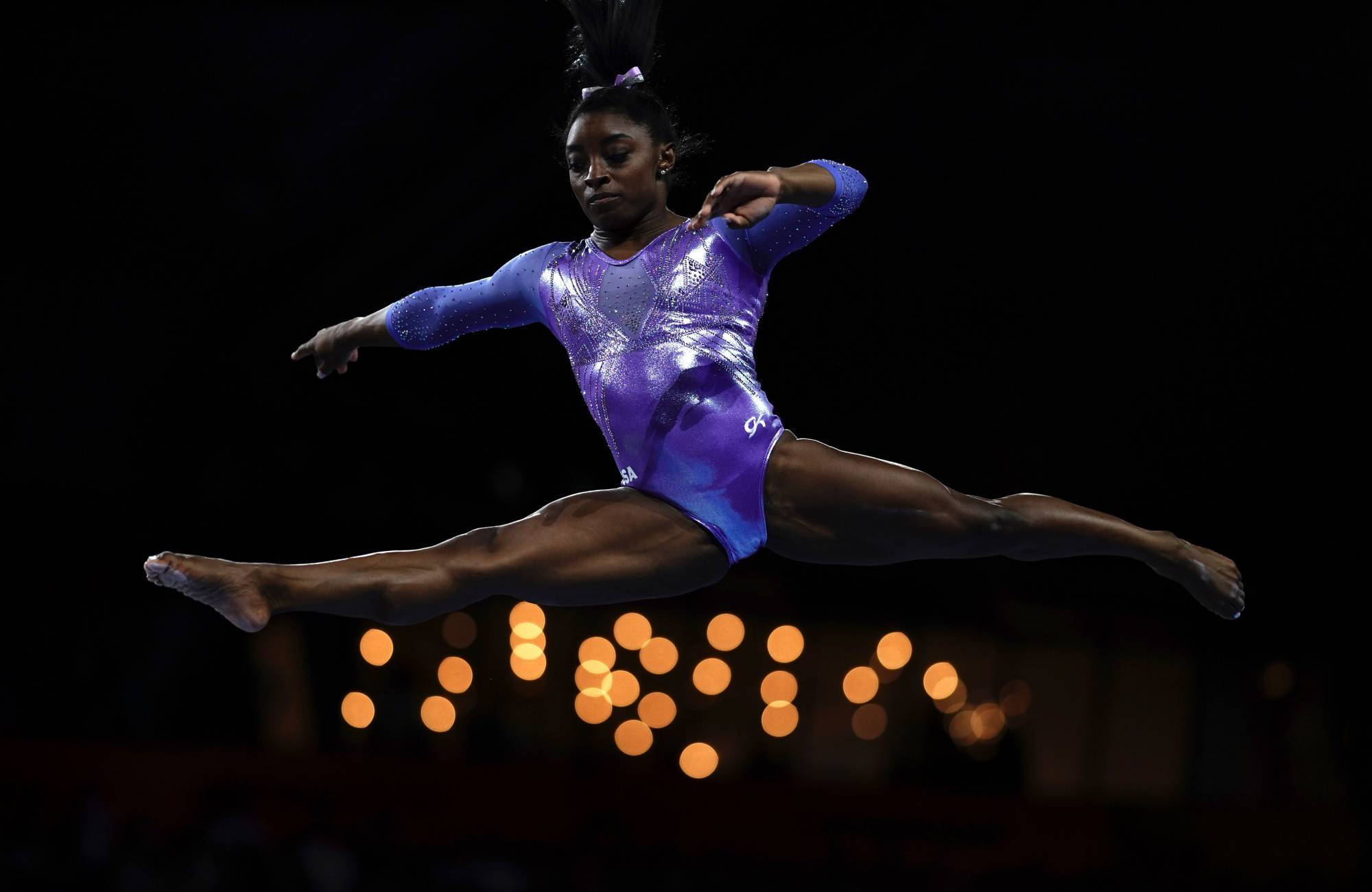 Simon Biles, sparkling purple leotard, split leap, Full HD Desktop Wallpaper