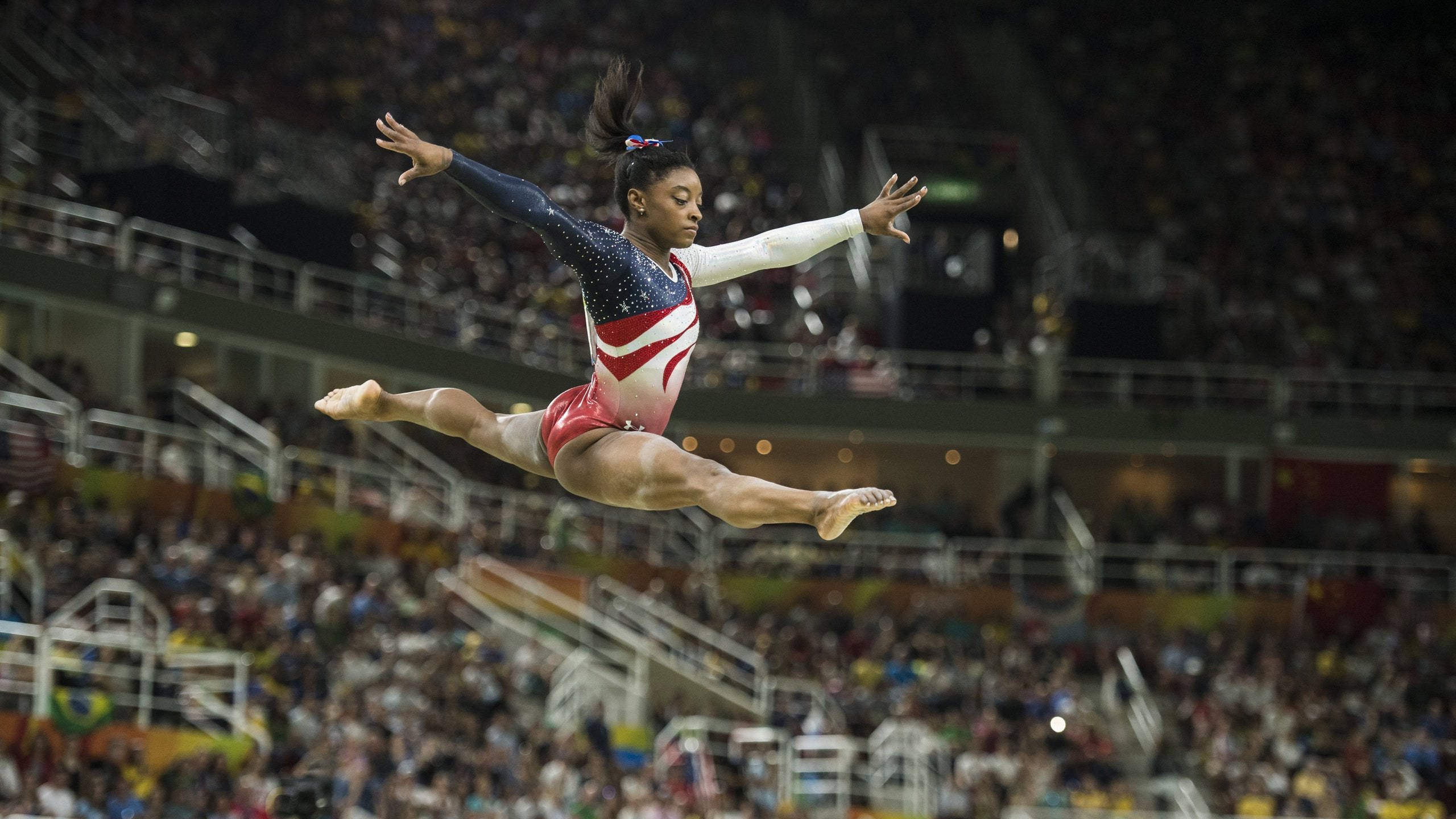 Simon Biles, red white and blue leotard, split leap, 2K Desktop Wallpaper