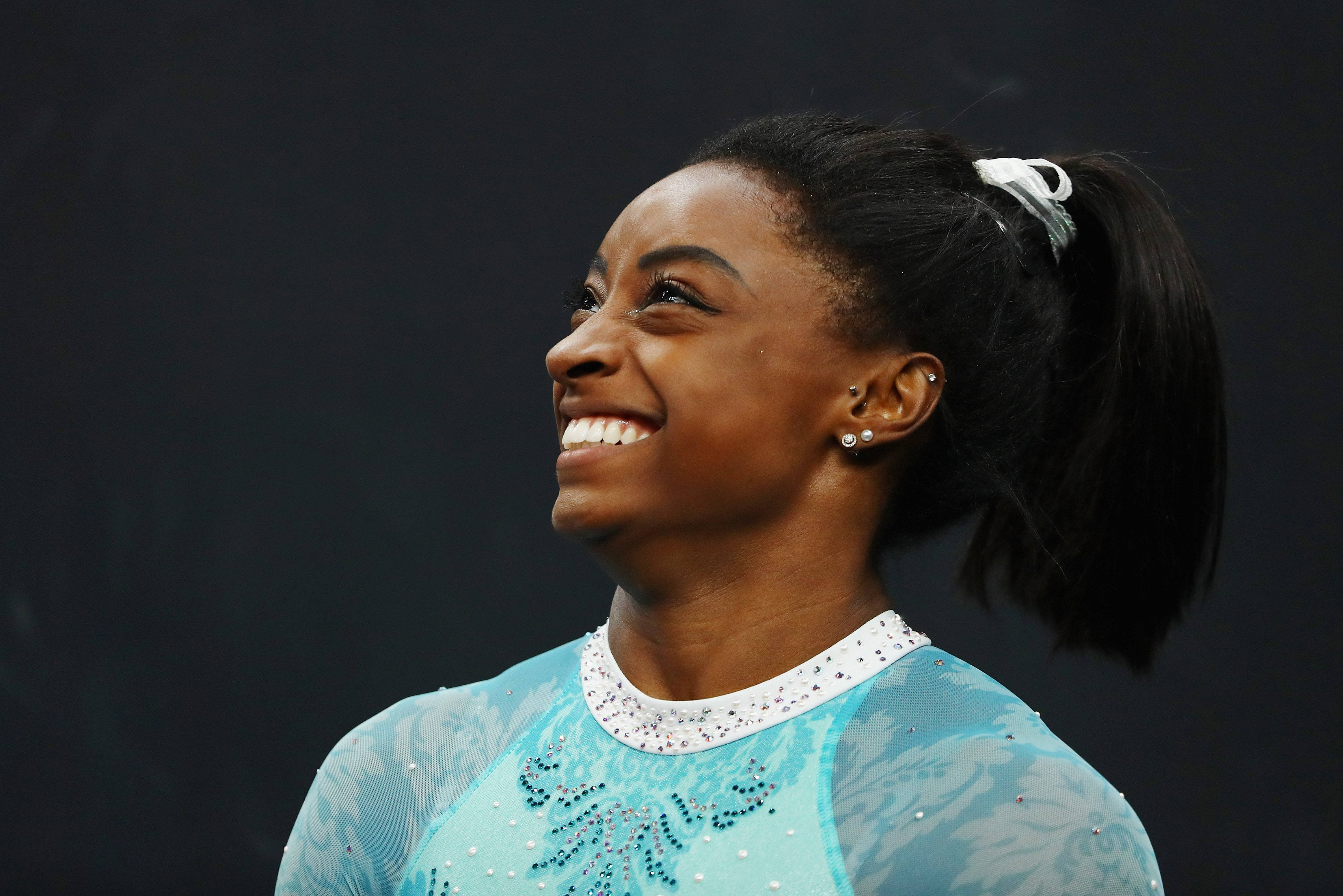 Simon Biles, sparkling blue leotard, bright smile, 4K Desktop Wallpaper