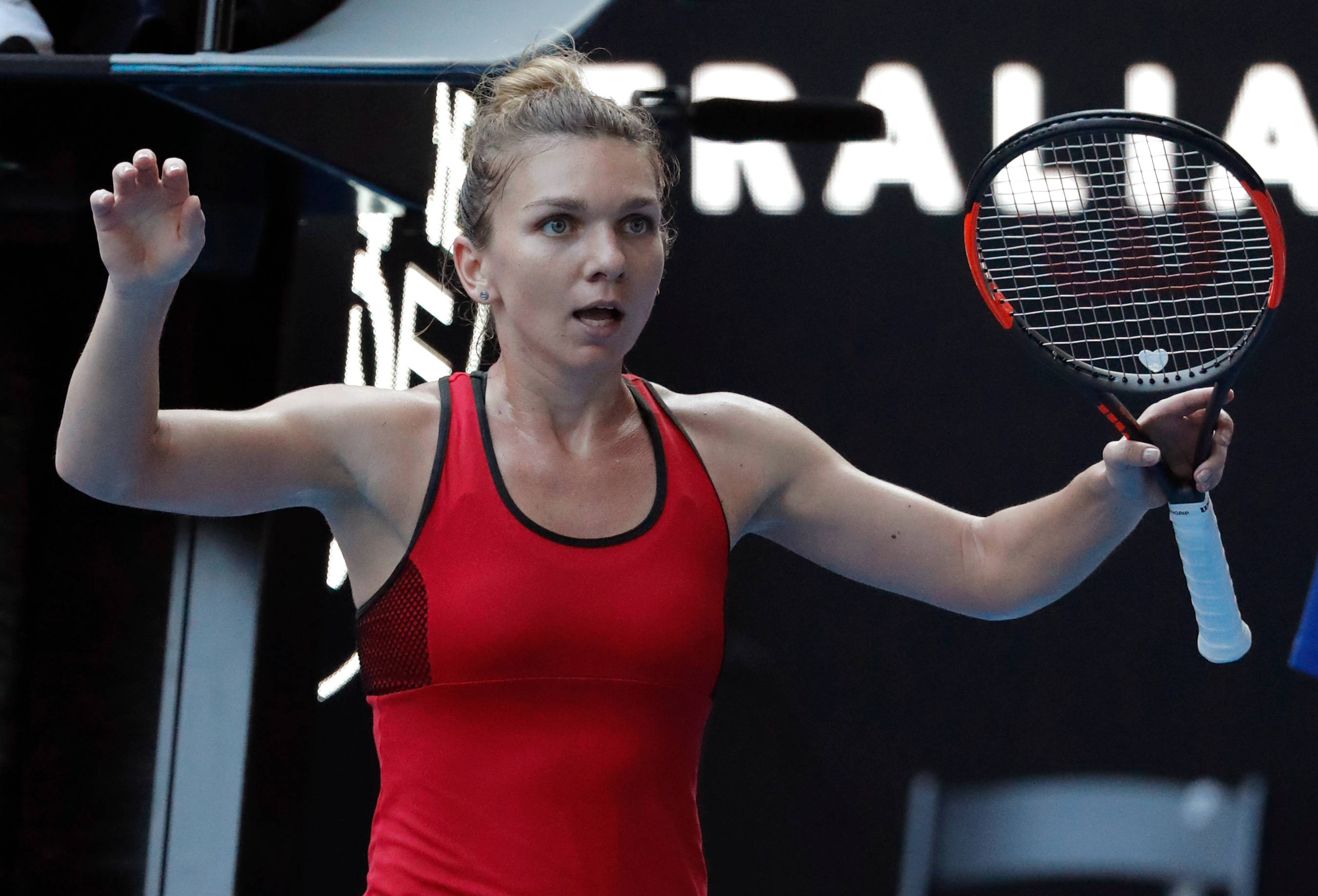 Simona Halep, tennis racket, red top, 2K Desktop Wallpaper