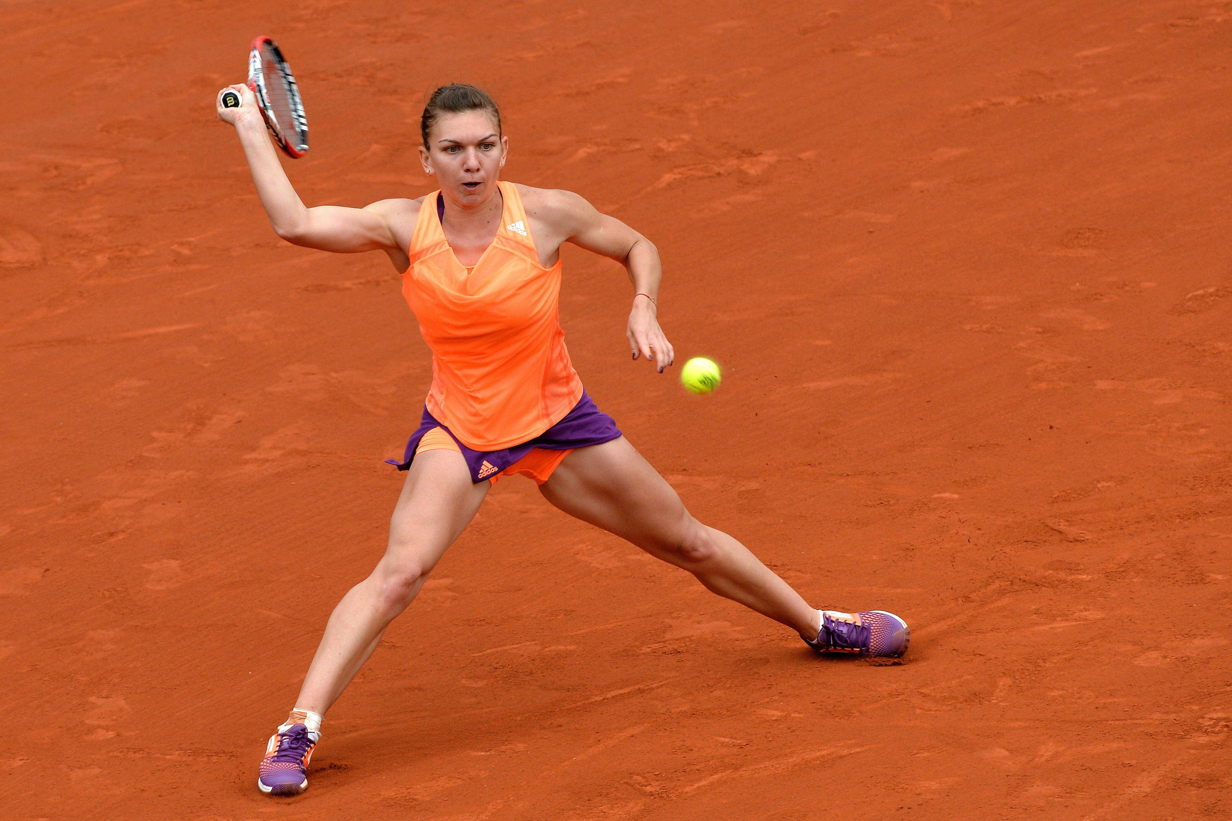 Simona Halep, orange and purple gear, yellow ball, 4K Desktop Wallpaper