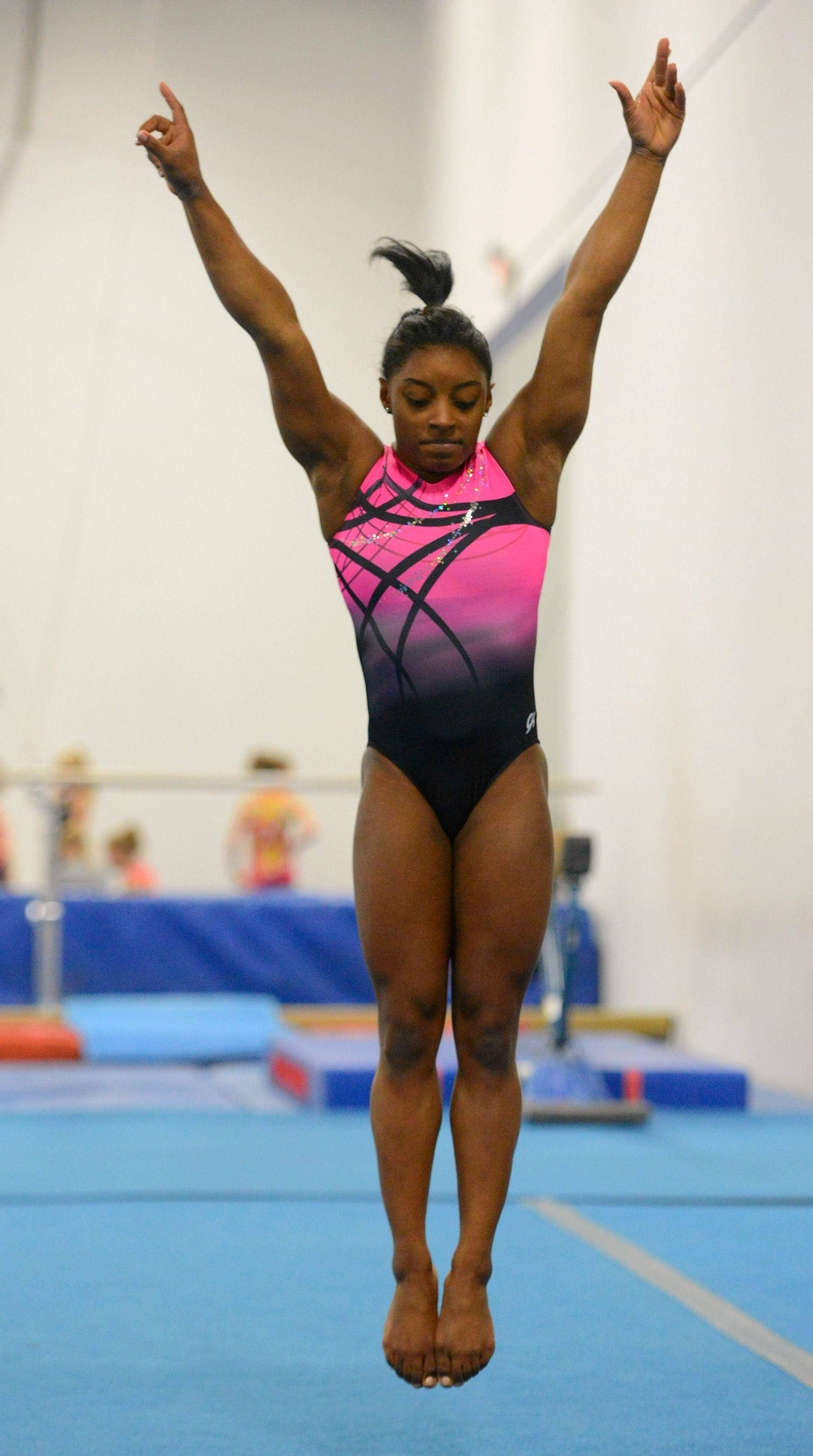 Simone Biles, pink and black leotard, blue mat, 2K Phone Wallpaper