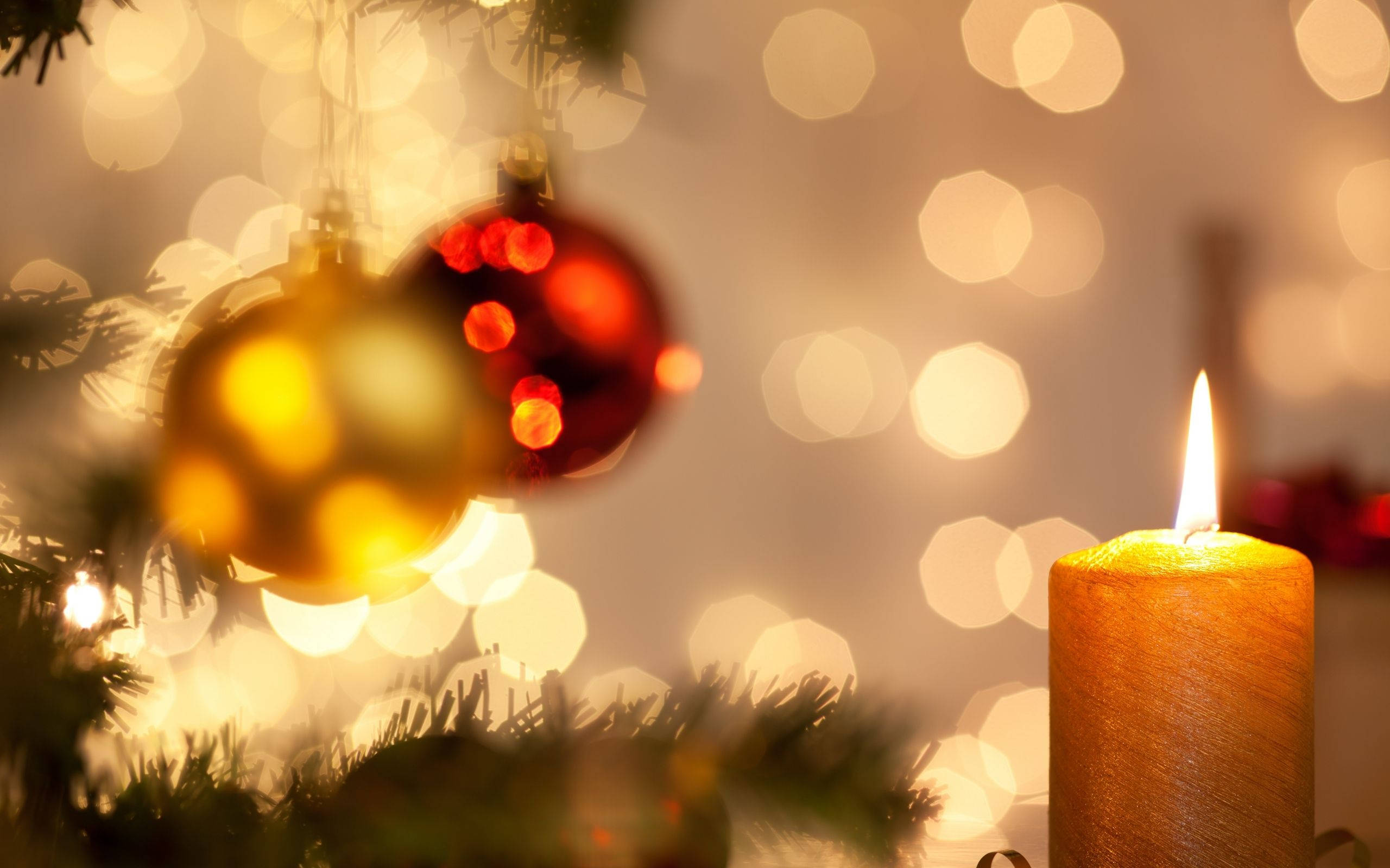 cool christmas candle desktop, lit candle, glowing Christmas ornaments, 2K Desktop Wallpaper