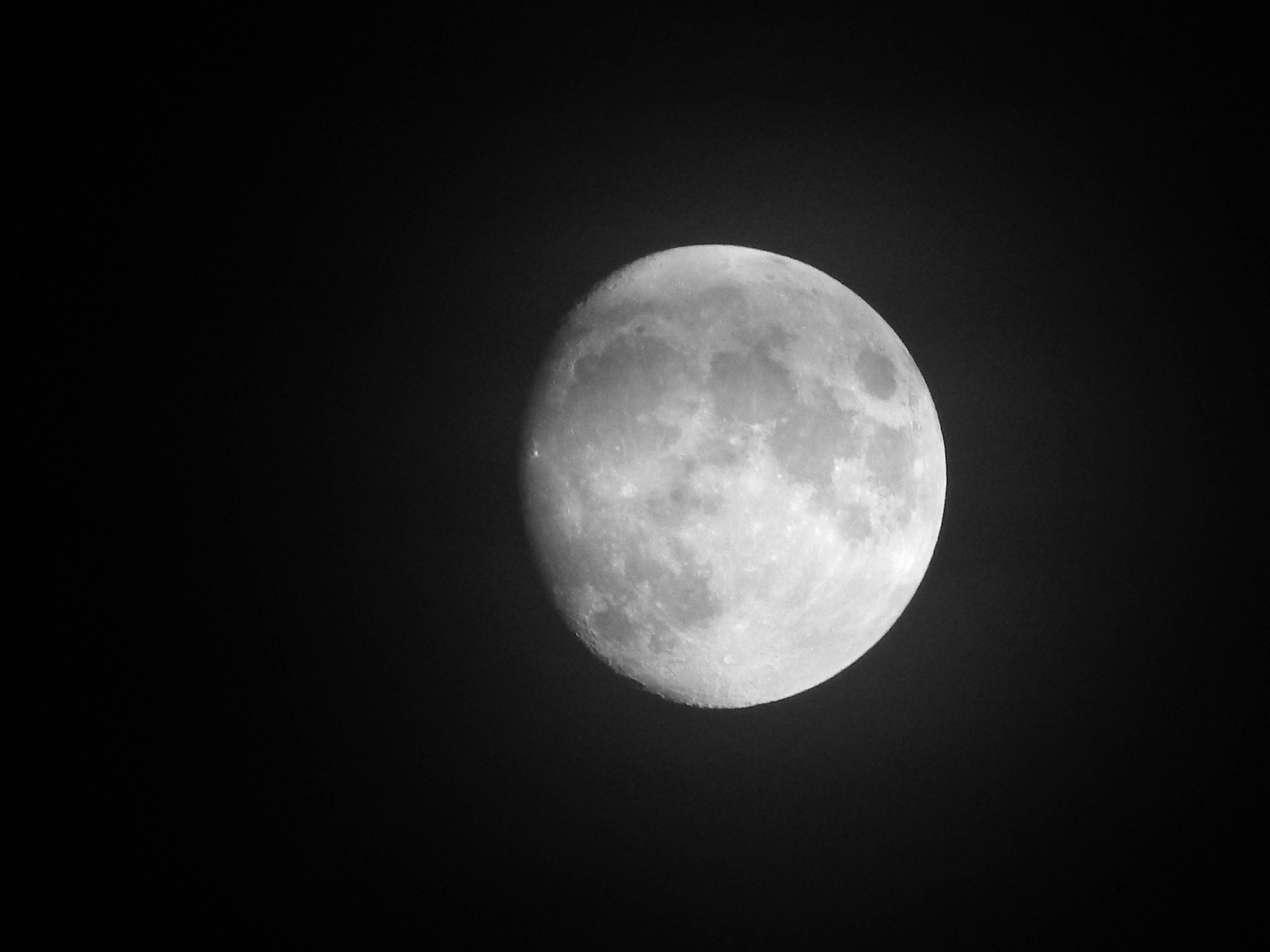Simple Dark Aesthetic, gray moon, full moon, 4K Desktop Wallpaper