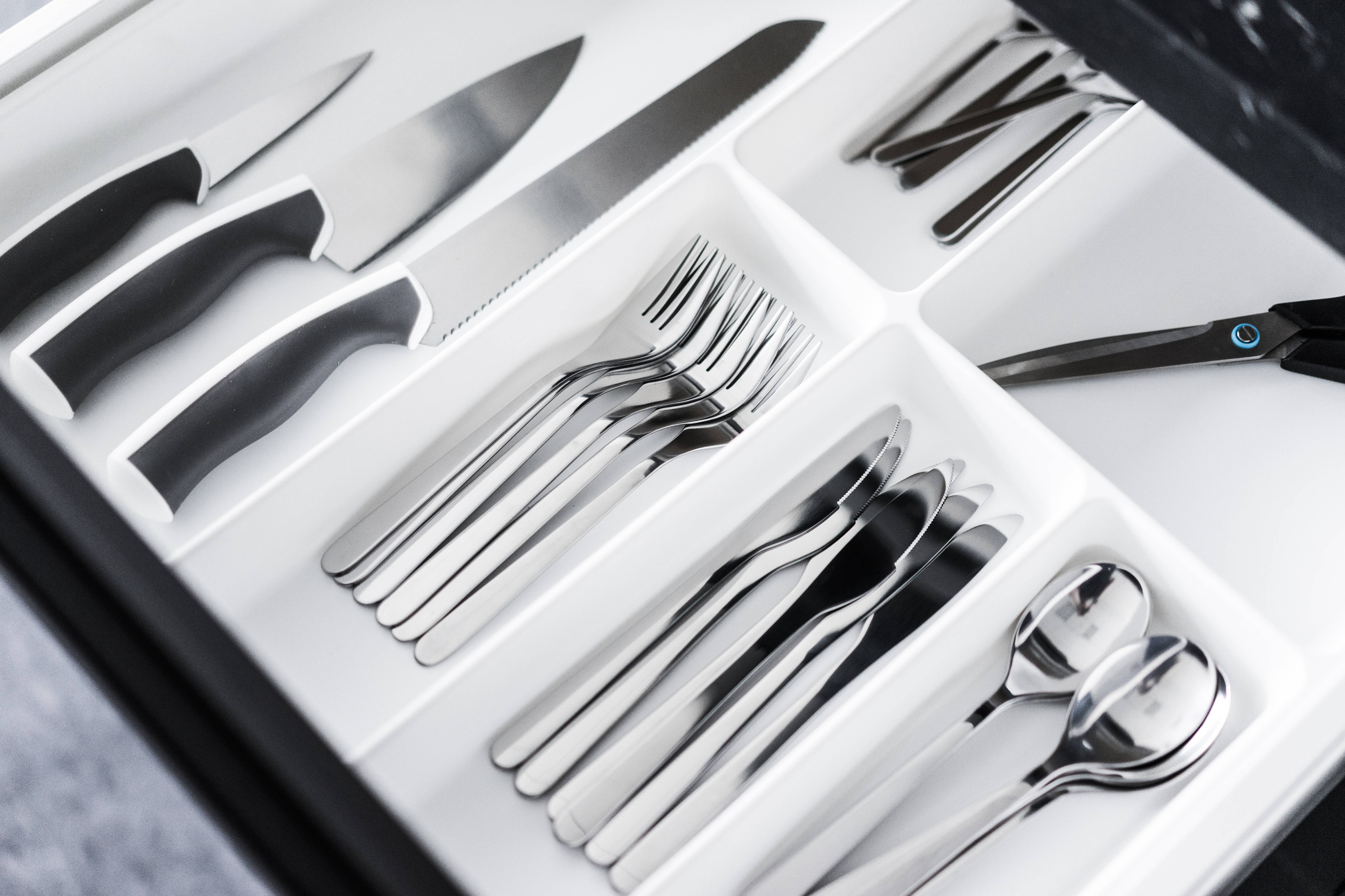 Simple White Aesthetic, white organizer, shiny silverware, 4K Desktop Wallpaper