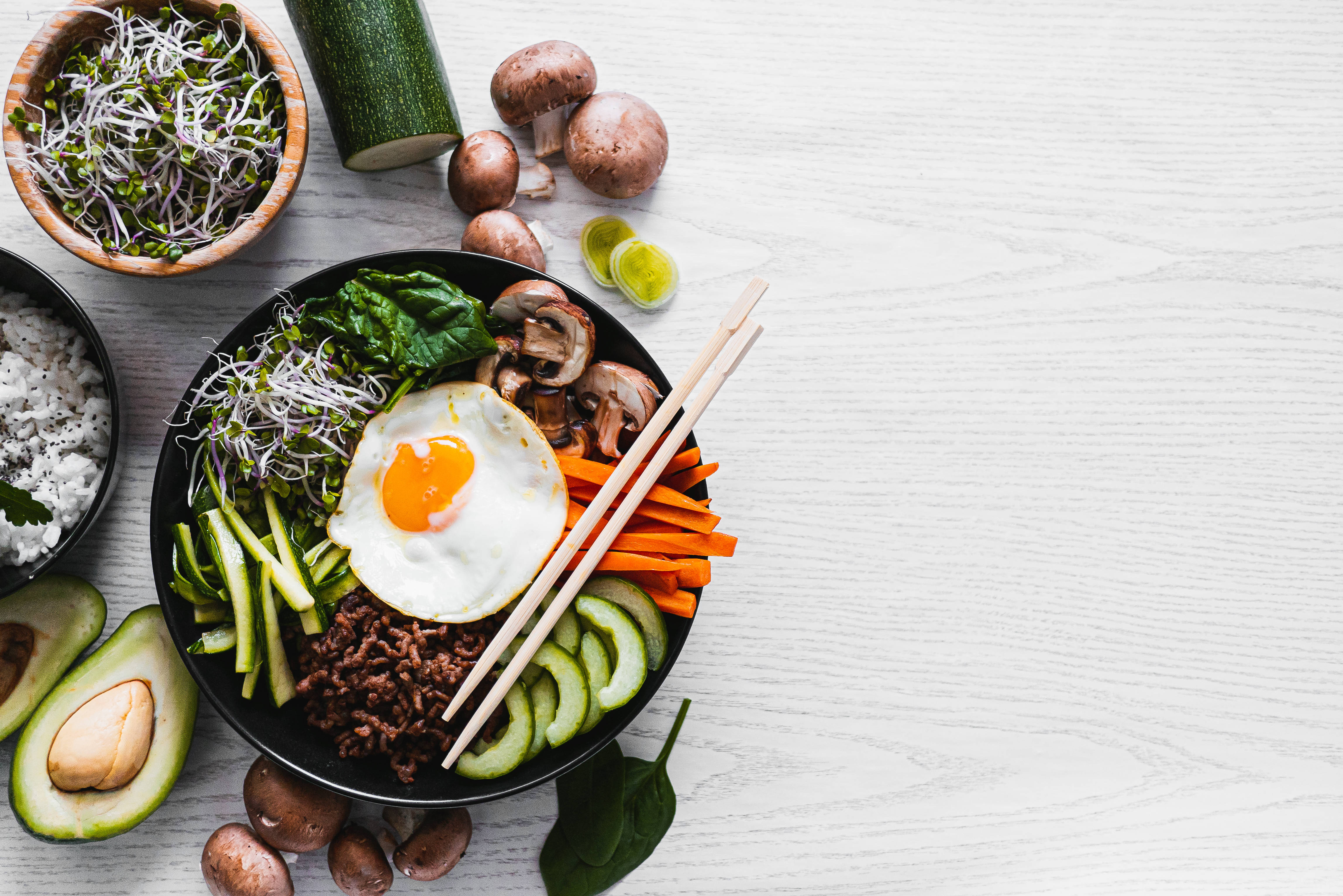 bibimbap, sunny-side-up egg, fresh veggies, 4K Desktop Wallpaper