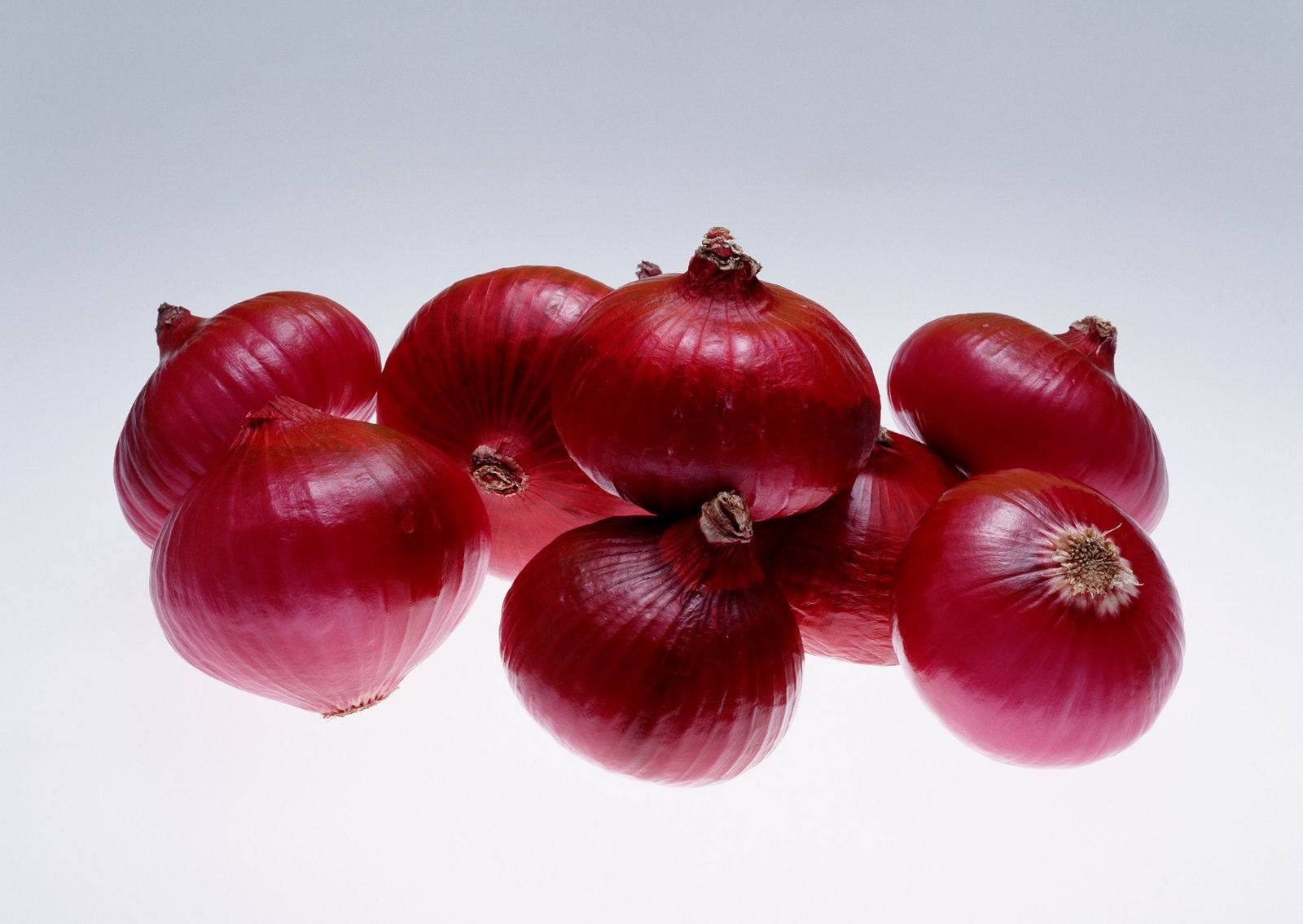 red onion, papery skins, dried stems, HD Desktop Wallpaper