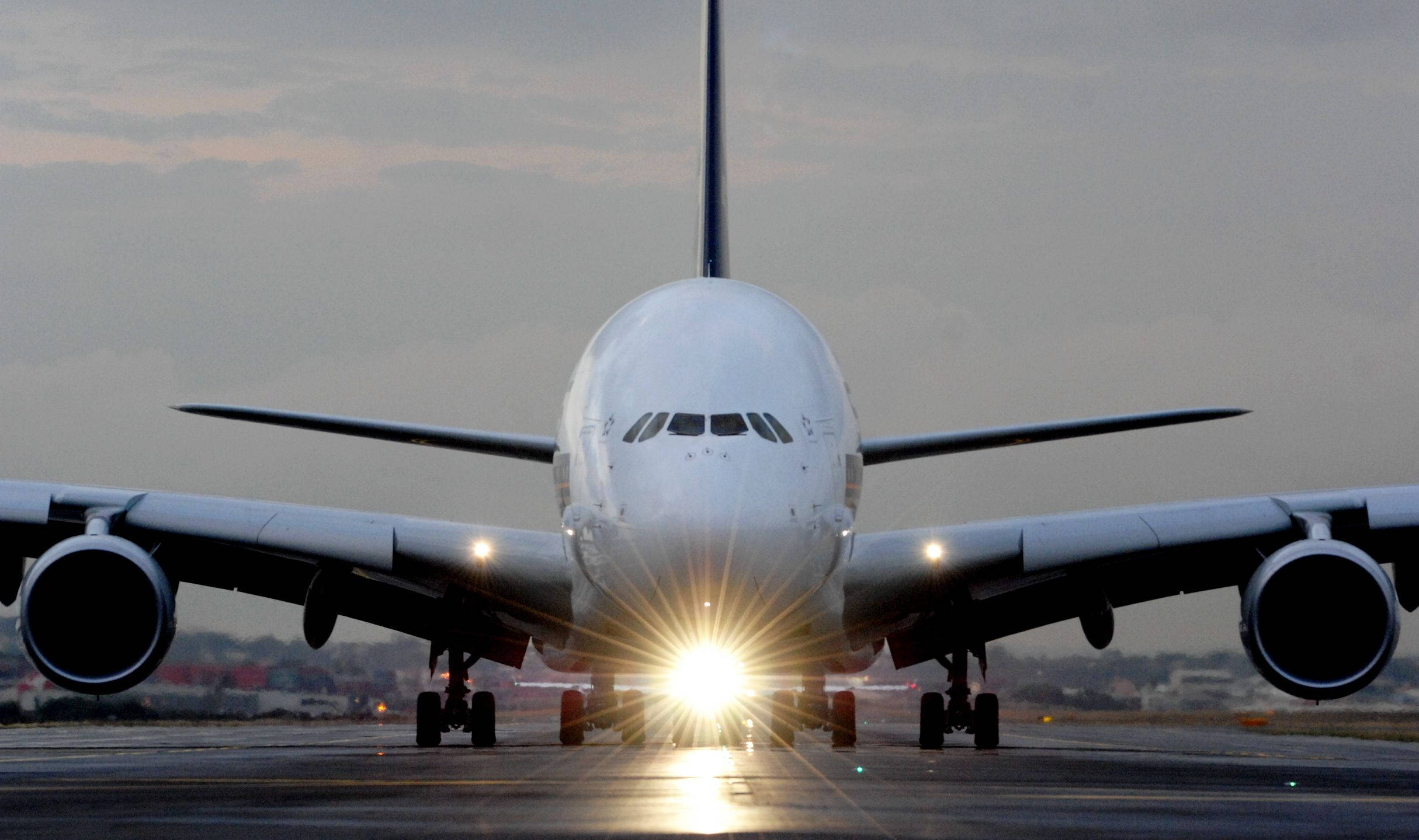 Singapore Airlines, white airplane, runway, Full HD Desktop Wallpaper