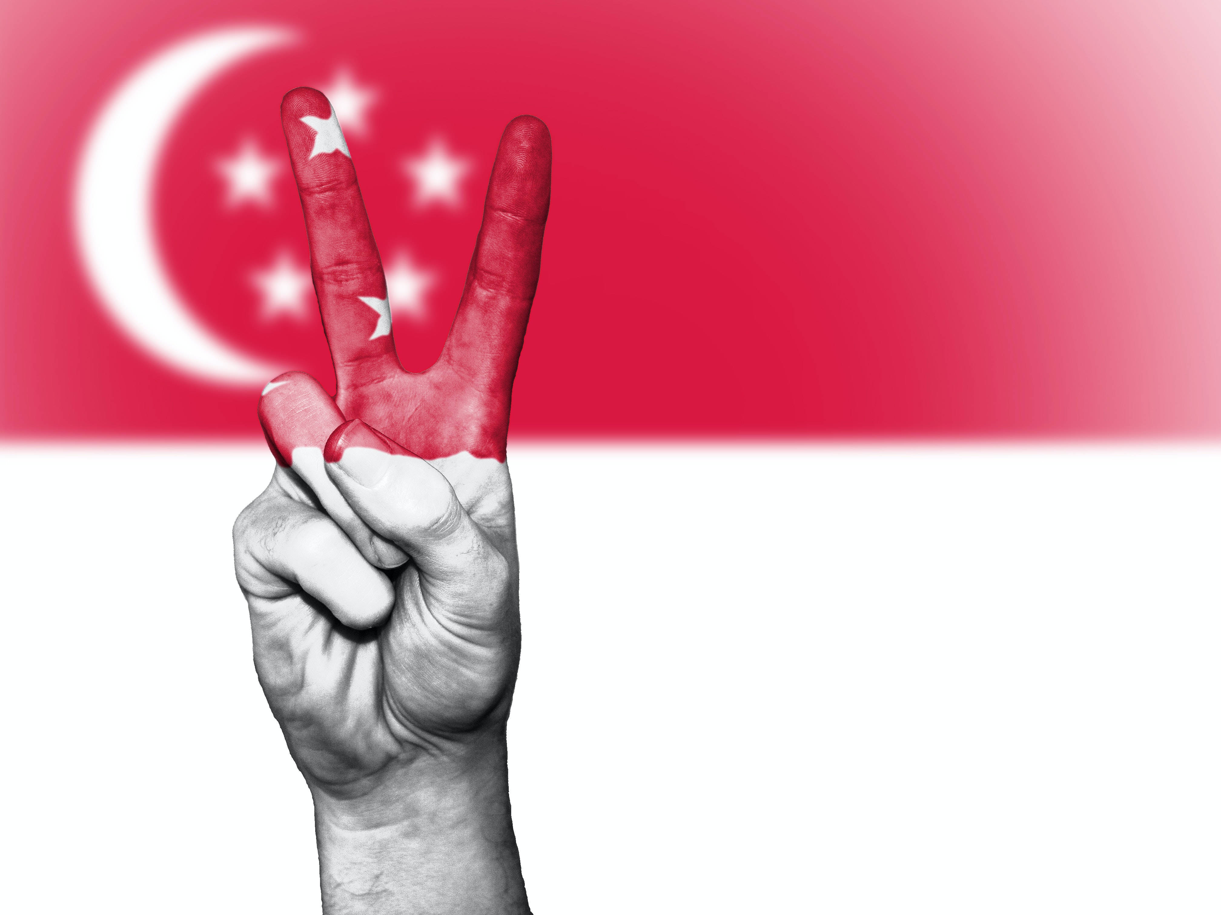 Singapore flag, hand, peace sign, 4K Desktop Wallpaper