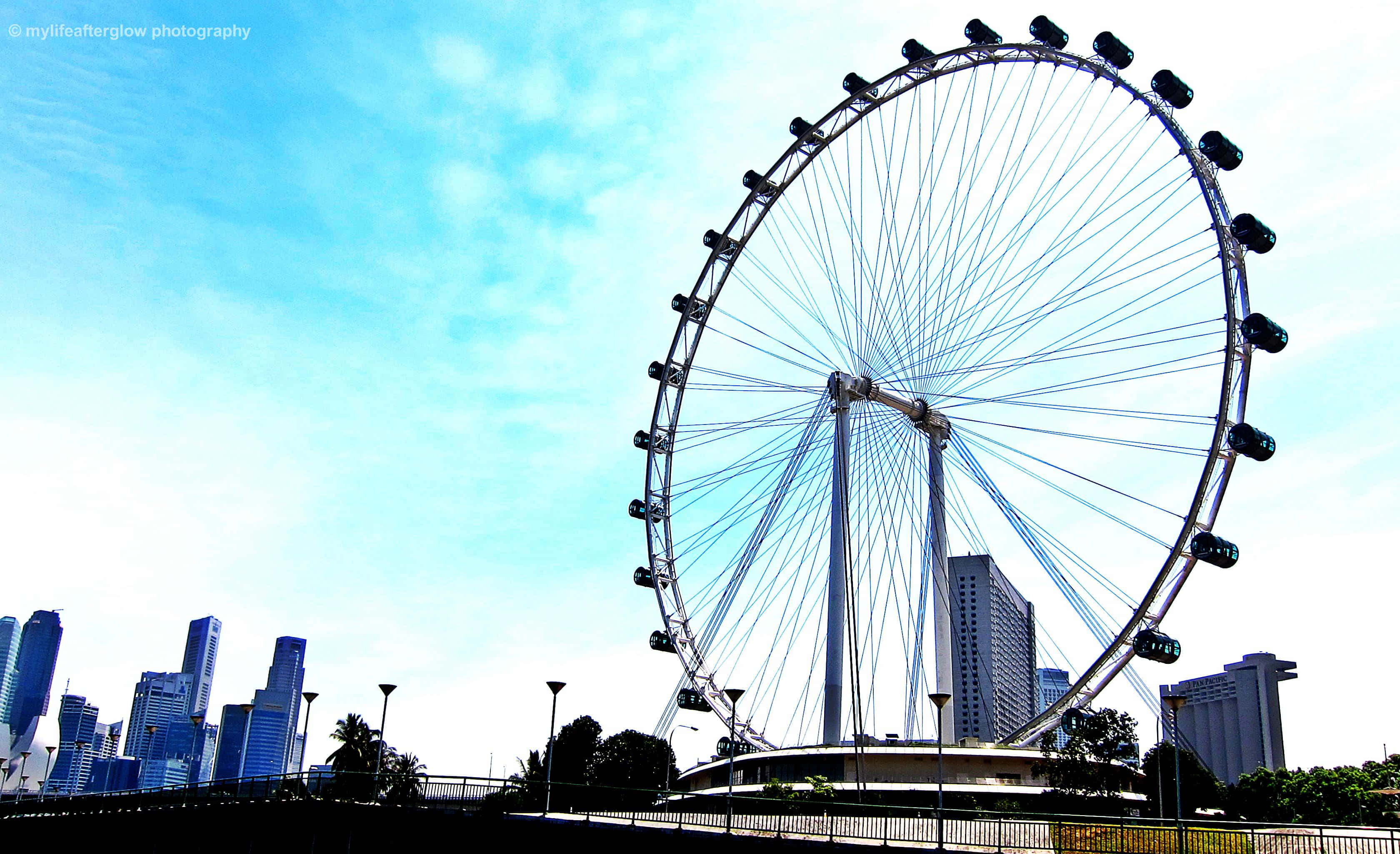 Singapore Flyer, skyline, bright blue sky, 2K Desktop Wallpaper