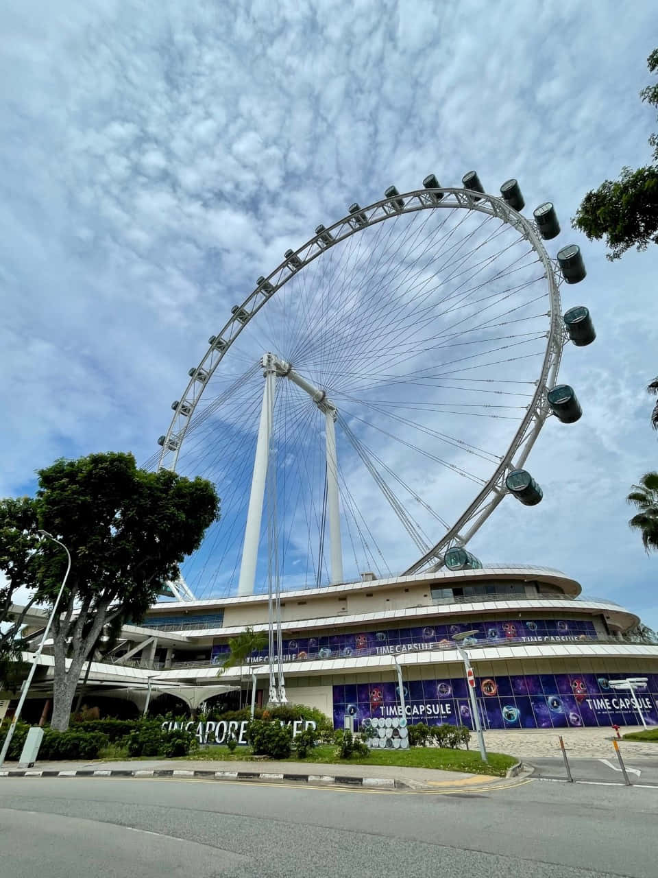 Singapore Flyer, giant observation wheel, partly cloudy blue sky, HD Phone Wallpaper