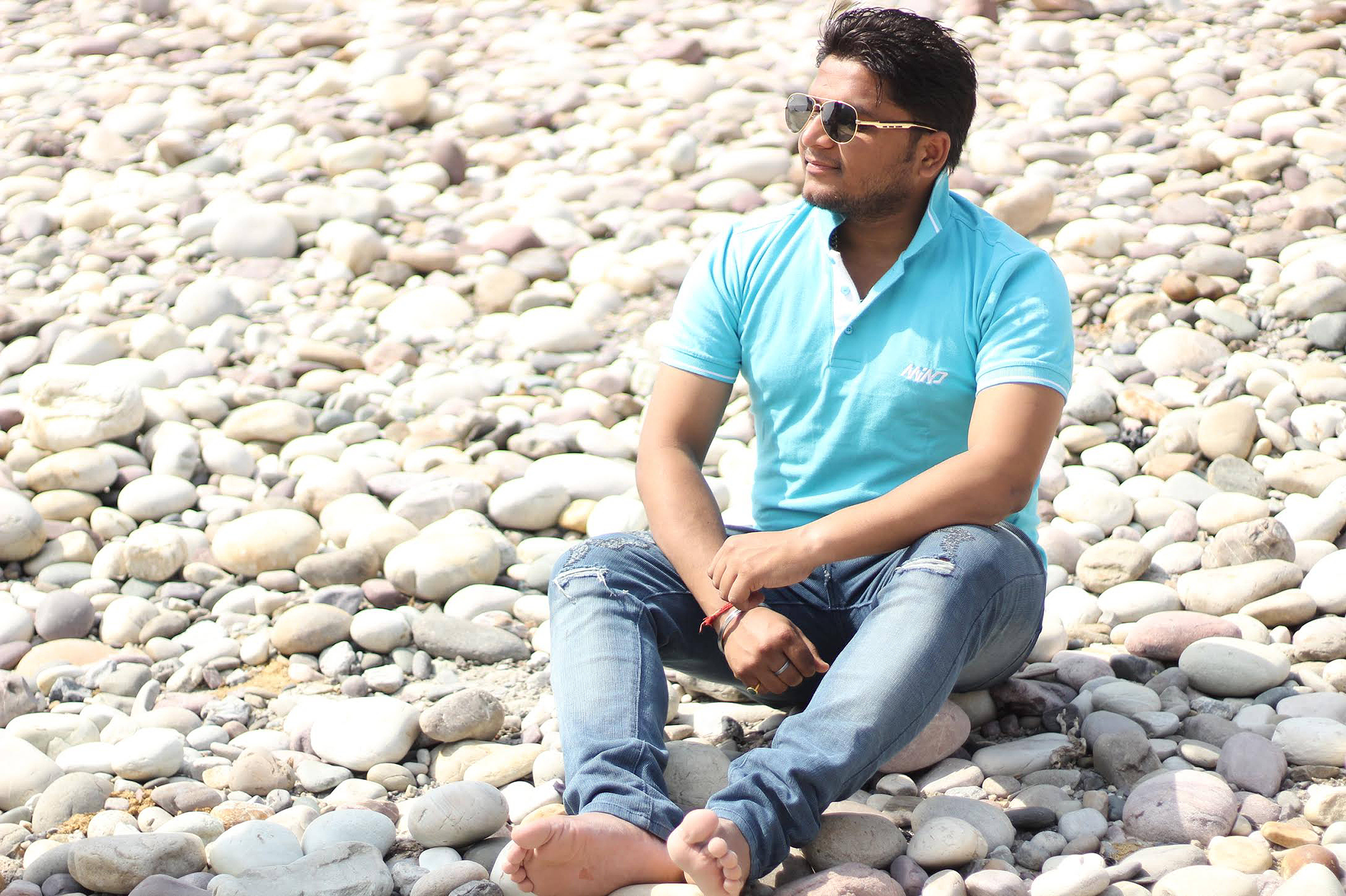 Single Boy, blue polo shirt, jeans, 5K Desktop Wallpaper