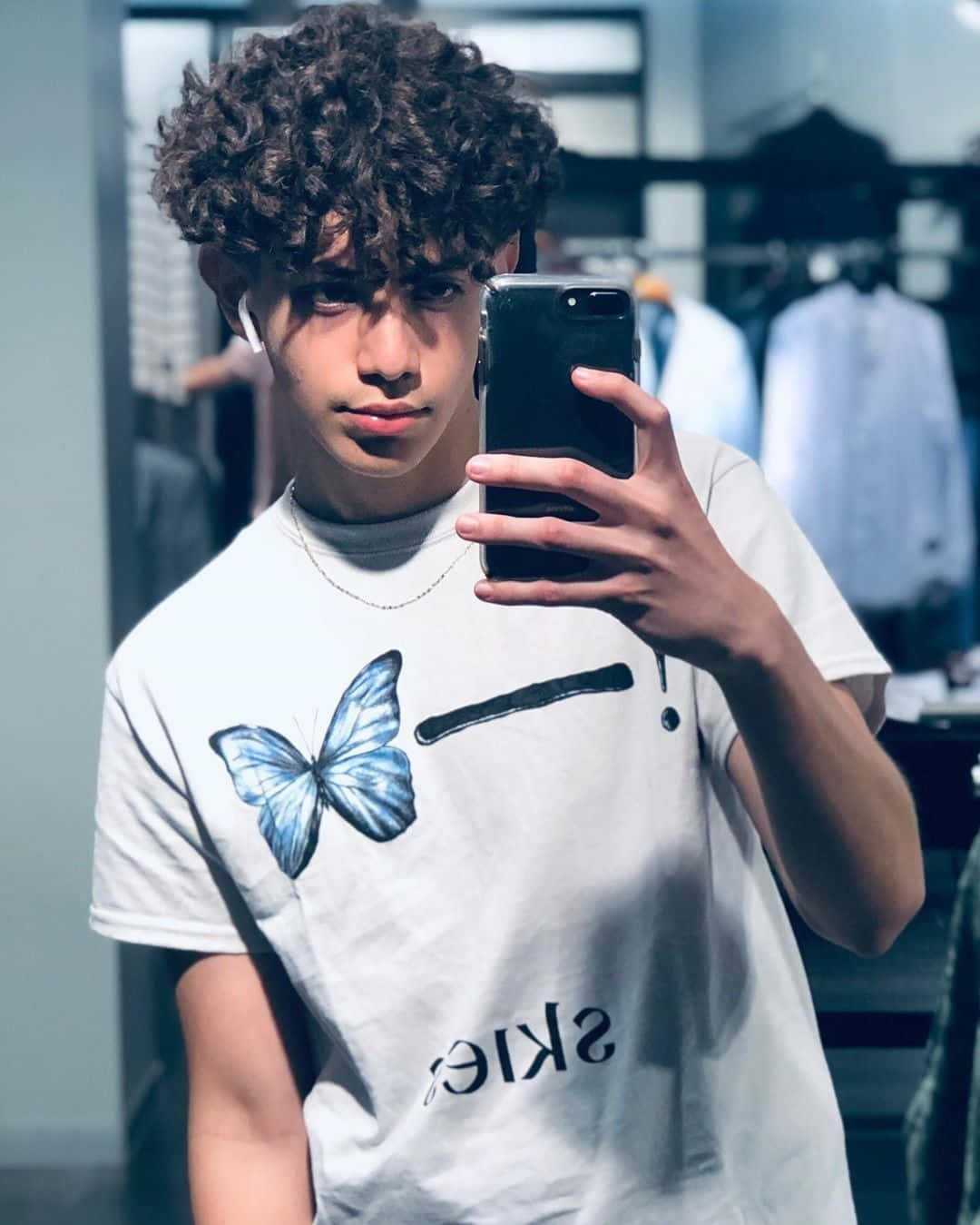 curly haired boy, mirror selfie, clothing store, HD Phone Wallpaper