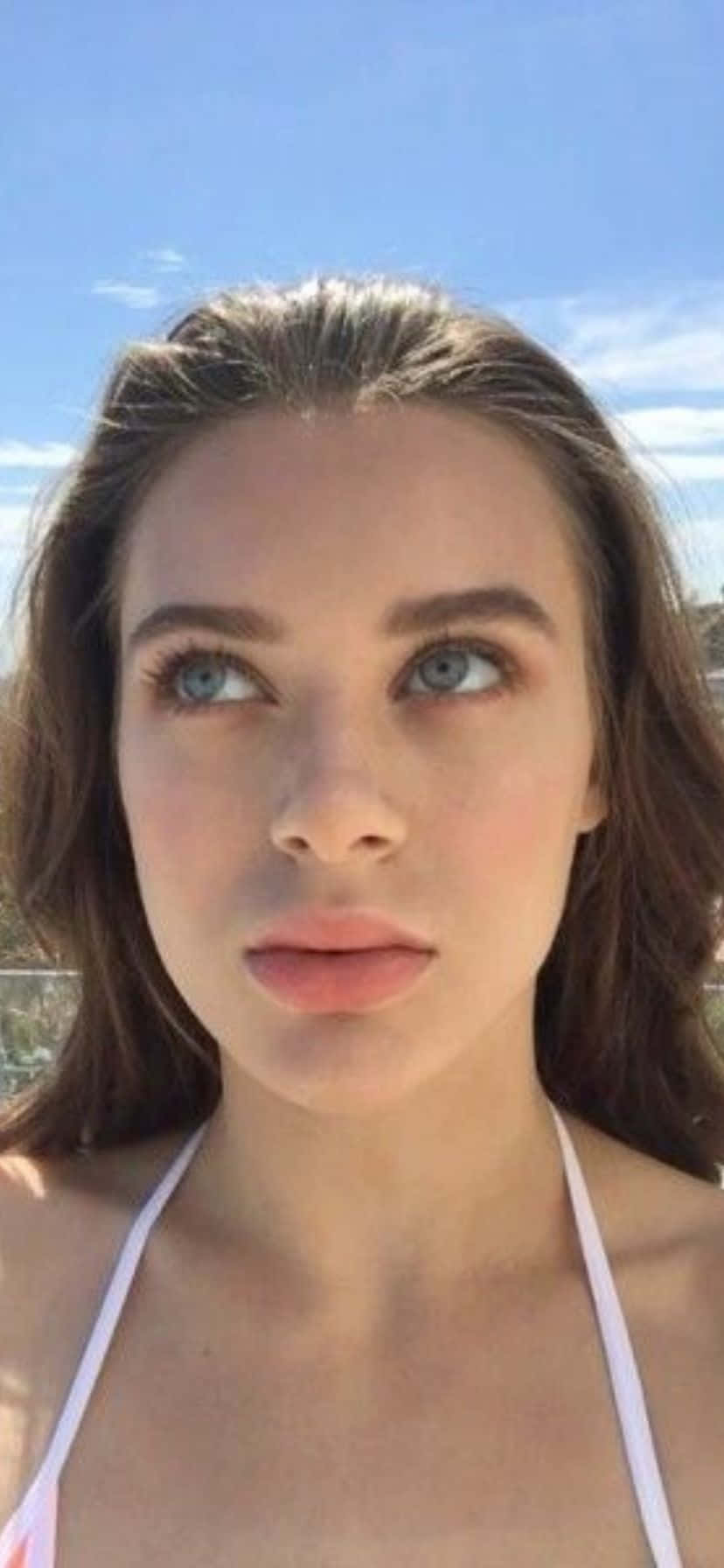 blue eyes, brown hair, bright blue sky, HD Phone Wallpaper